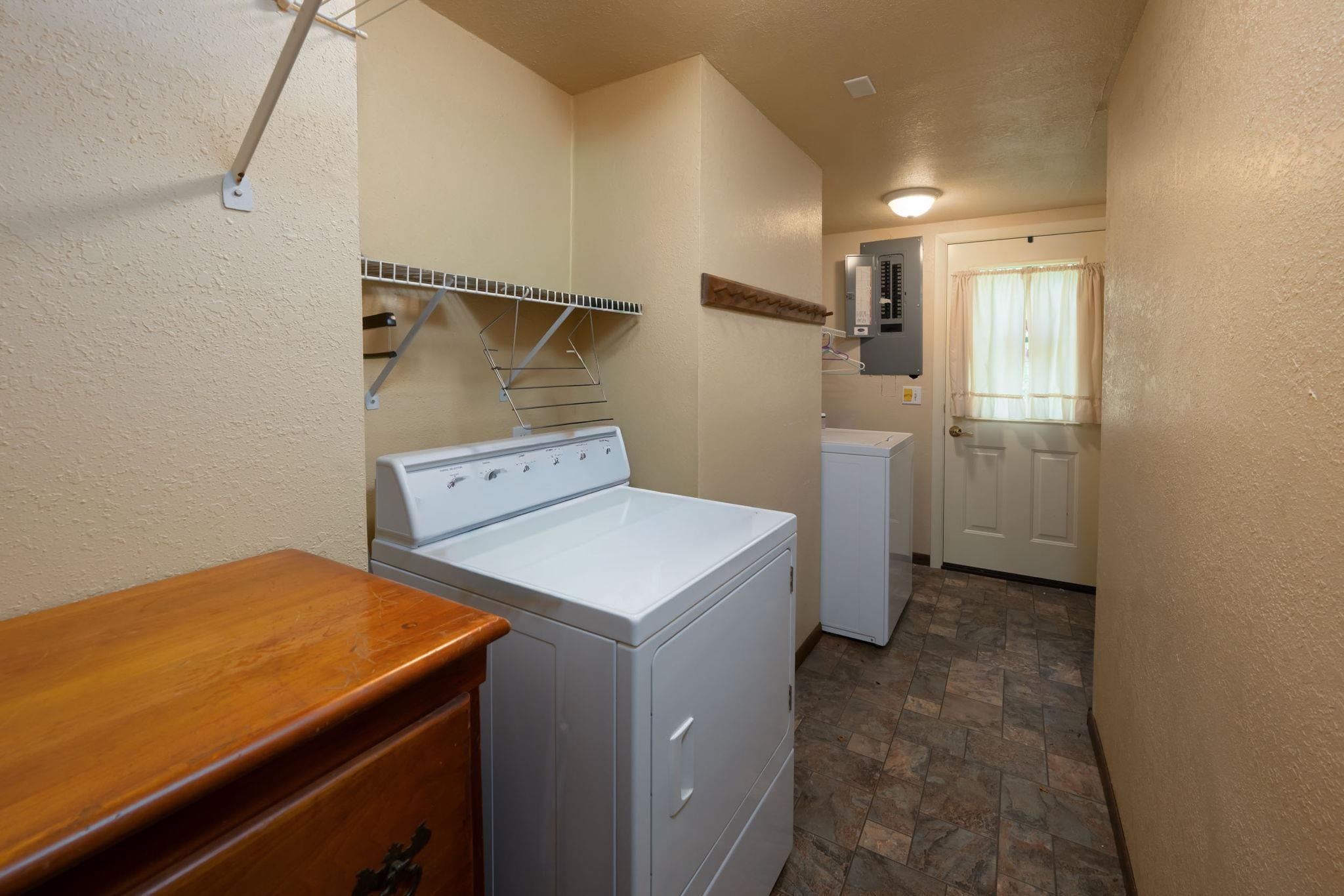 Photo 18 of 1287 E Greenbriar Drive
