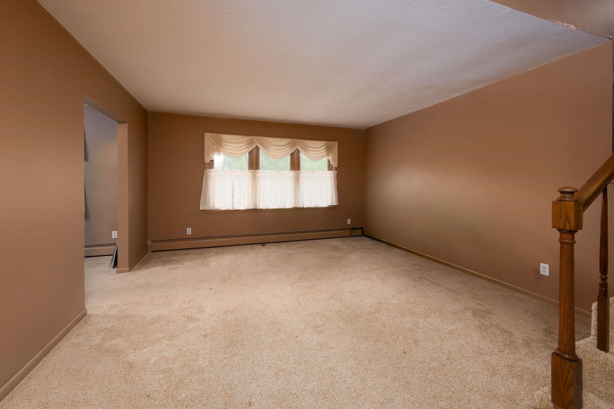 Photo 3 of 1287 E Greenbriar Drive