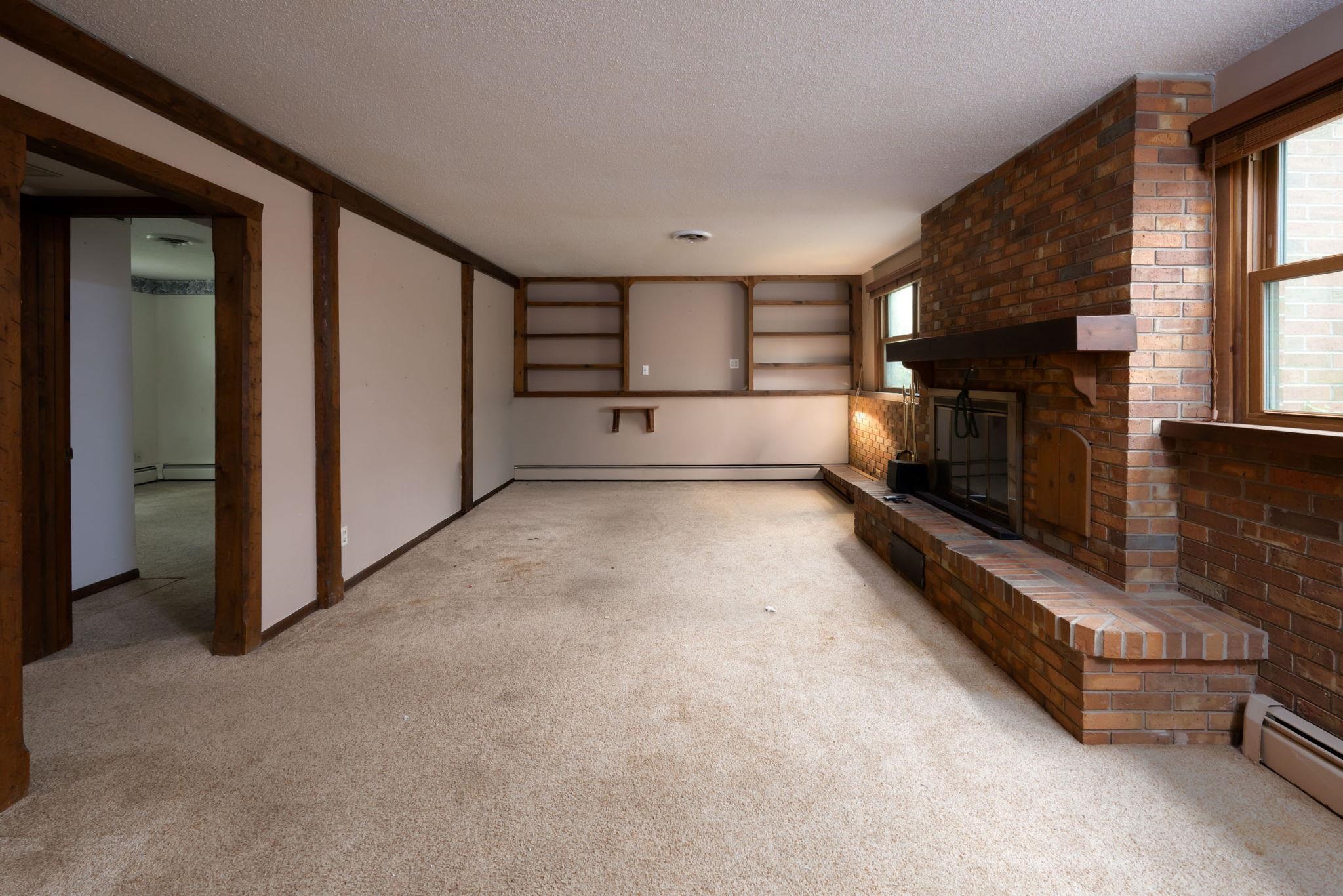 Photo 4 of 1287 E Greenbriar Drive