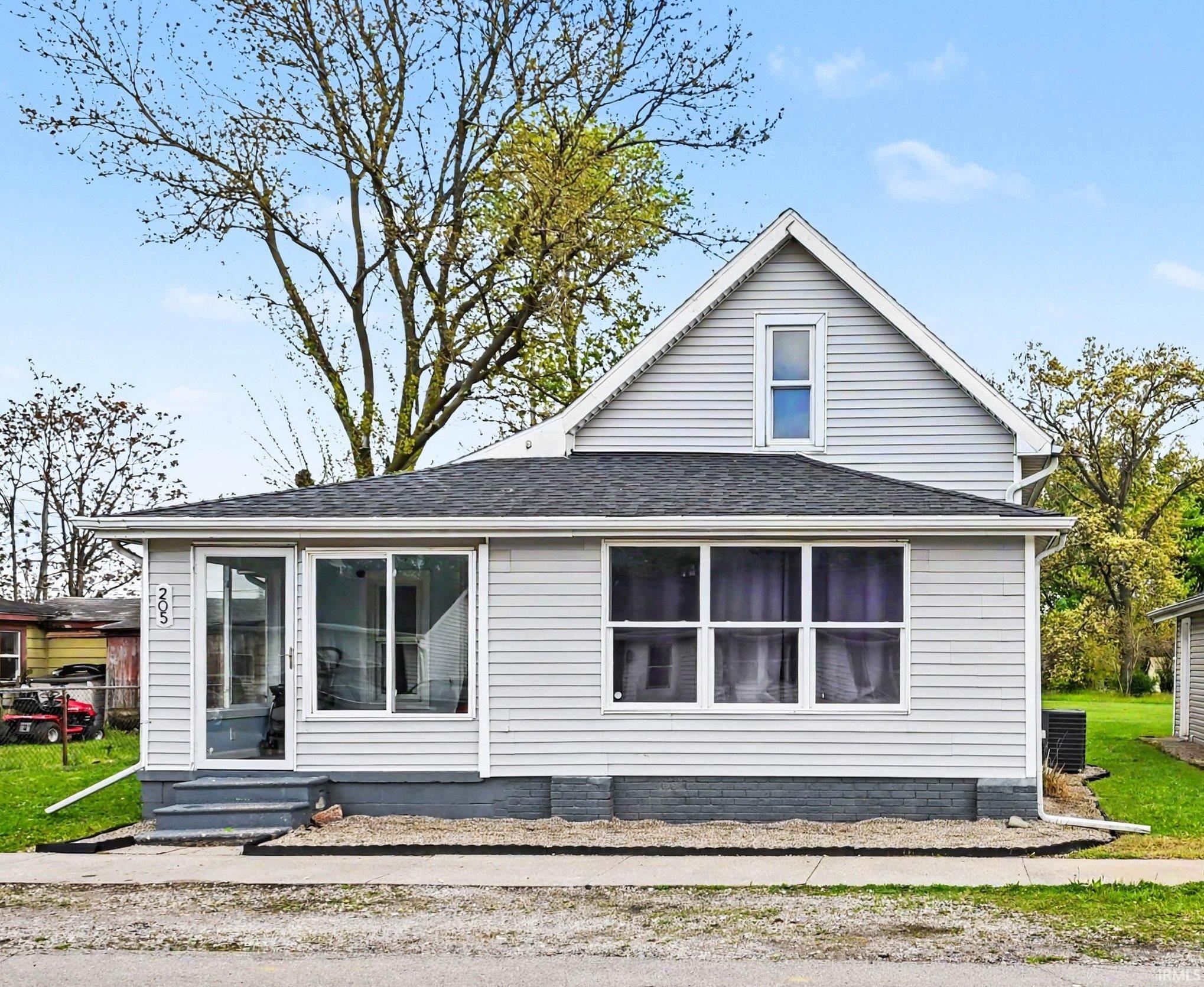 Photo 18 of 205 E Smith Street