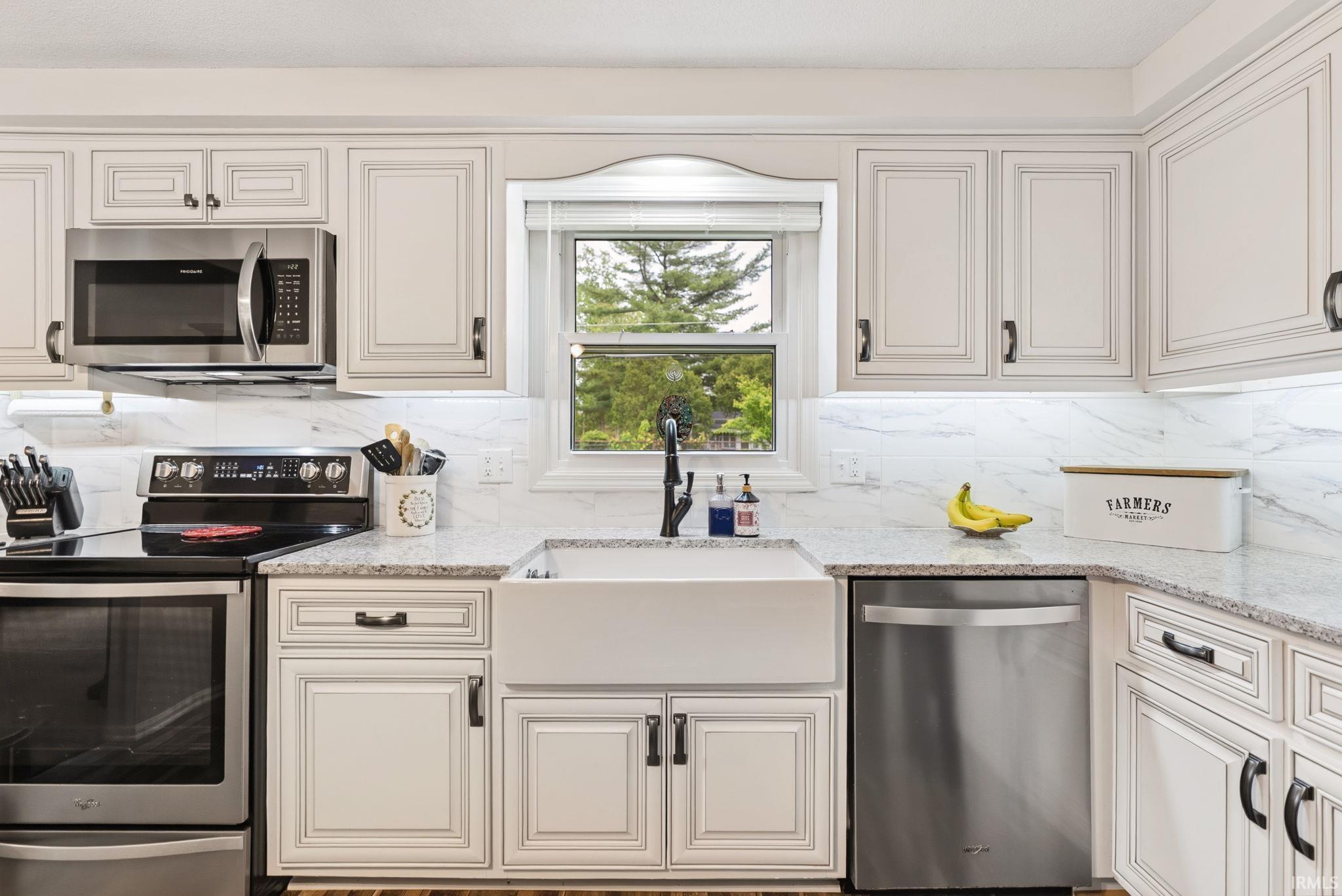 Photo 10 of 5323 Fernwood Avenue
