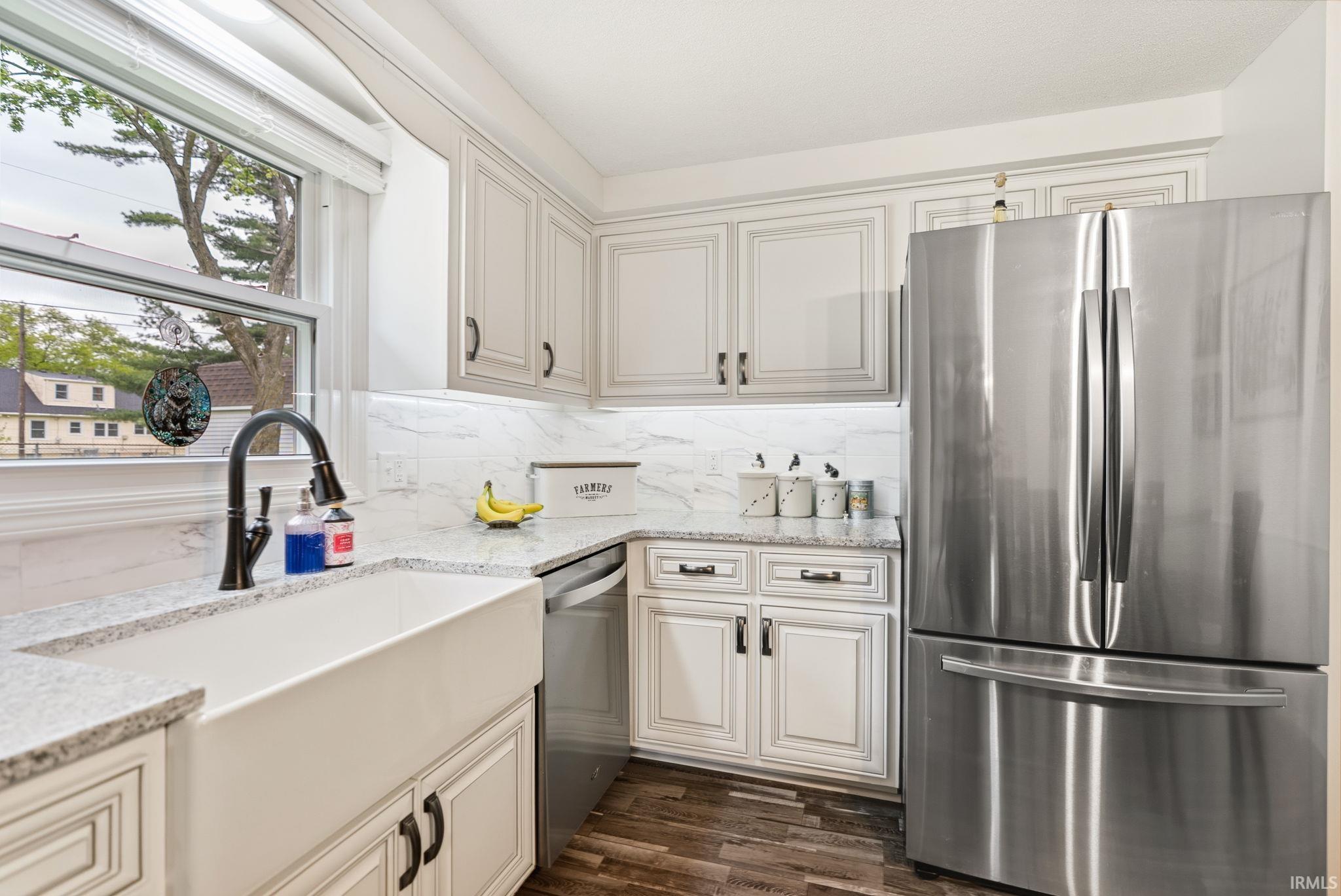Photo 11 of 5323 Fernwood Avenue