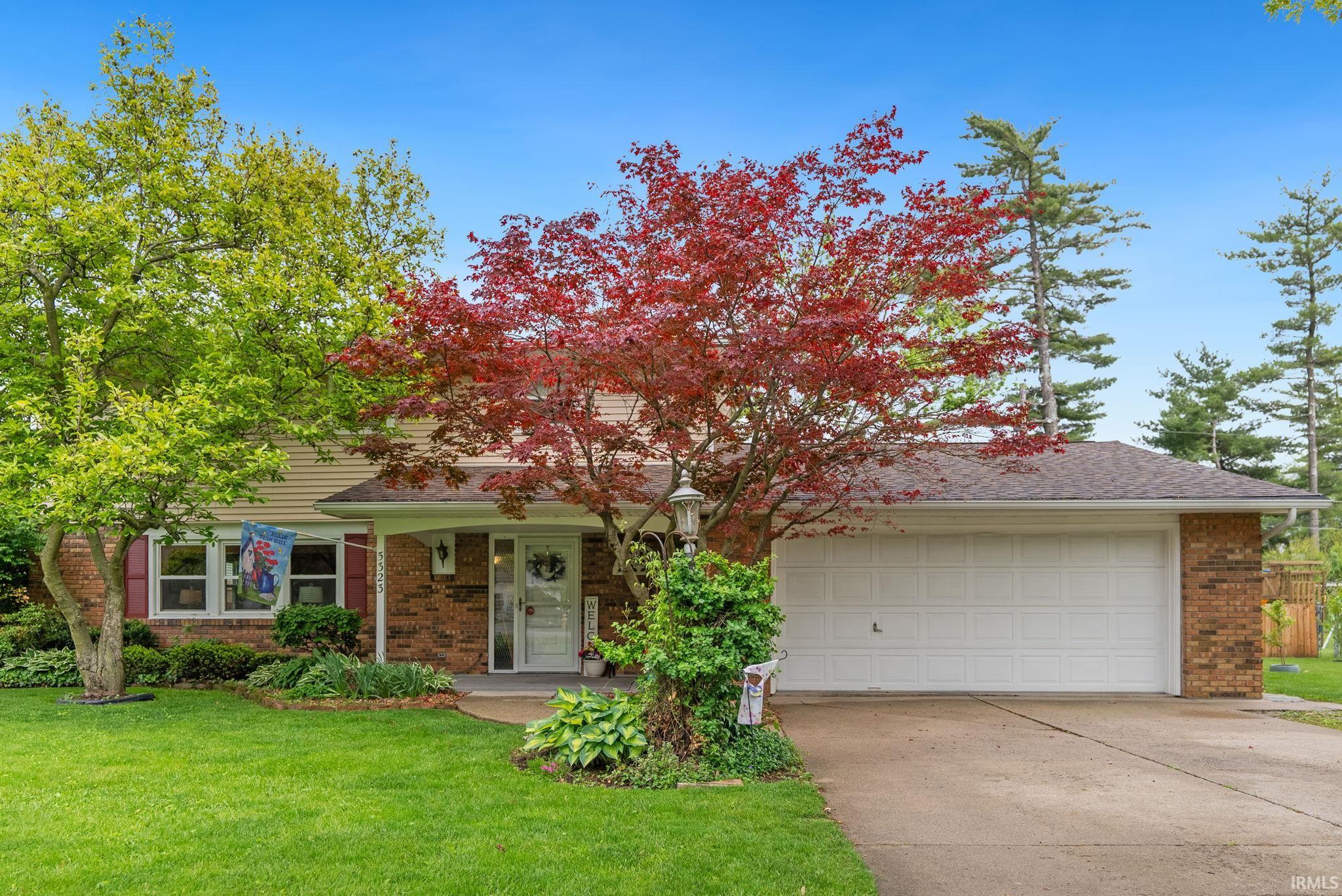 Photo 2 of 5323 Fernwood Avenue