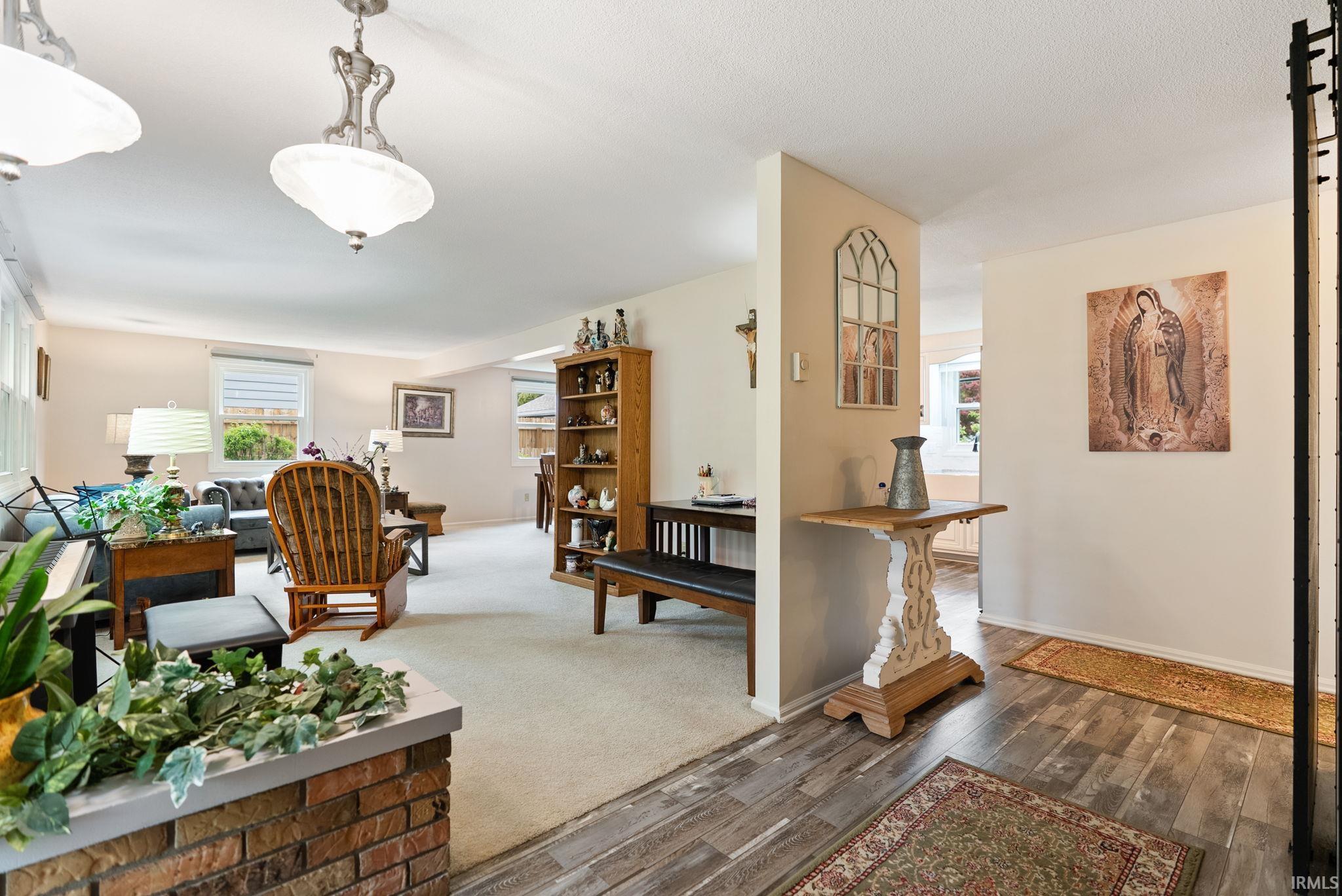 Photo 4 of 5323 Fernwood Avenue