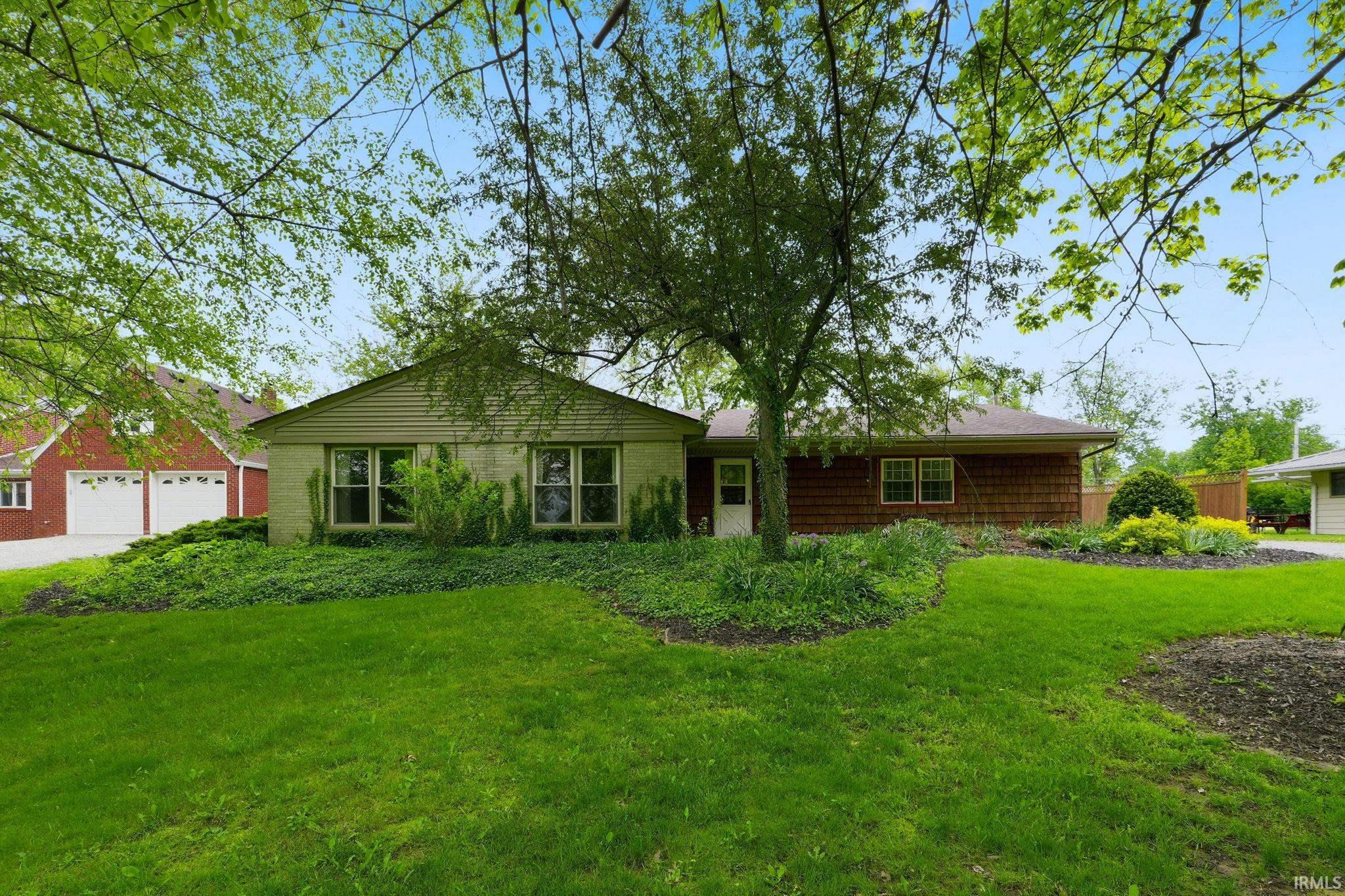 Ranch-style residence featuring a combination of brick and horizontal siding