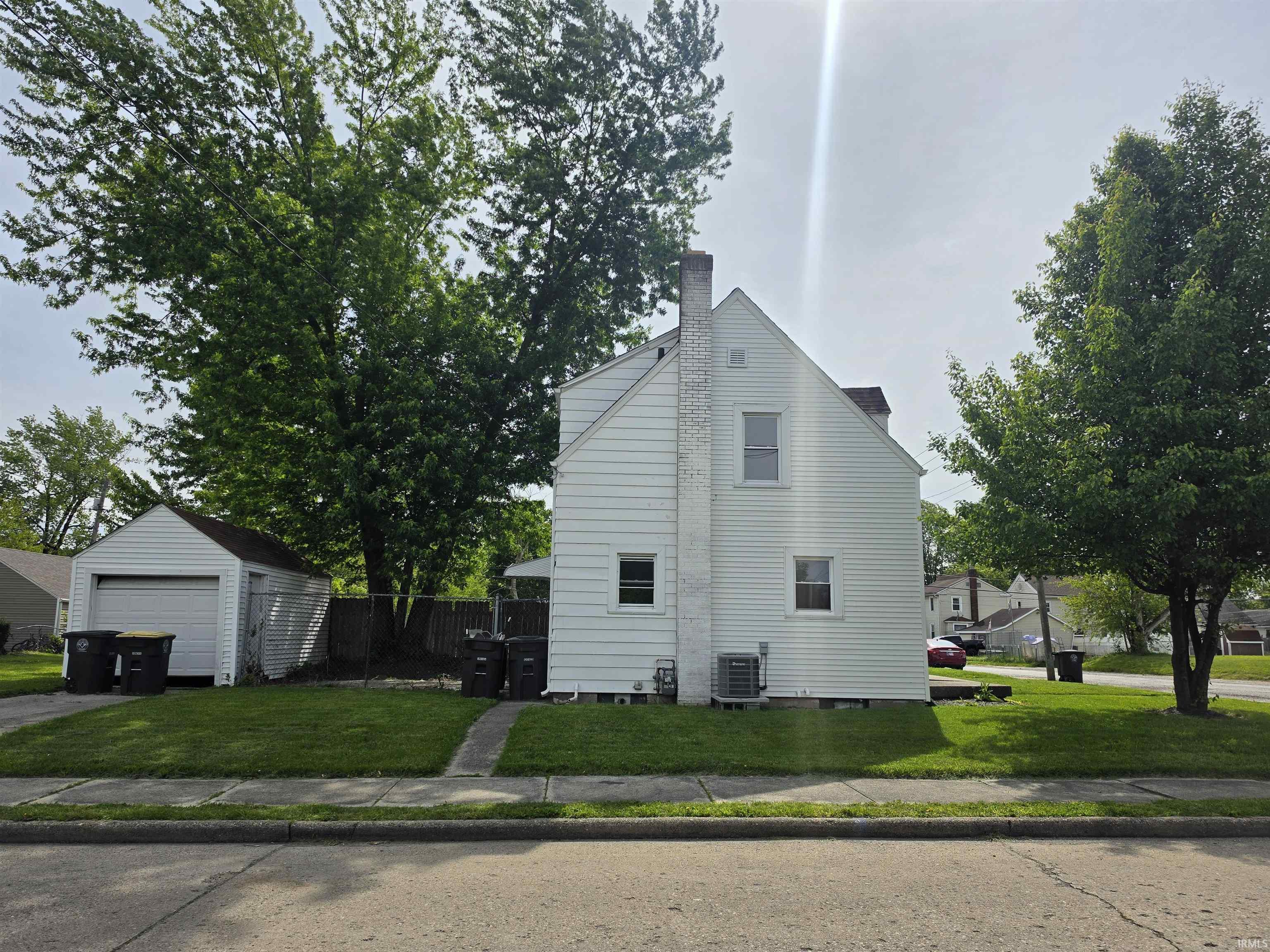 Photo 2 of 1415 Baxter Street