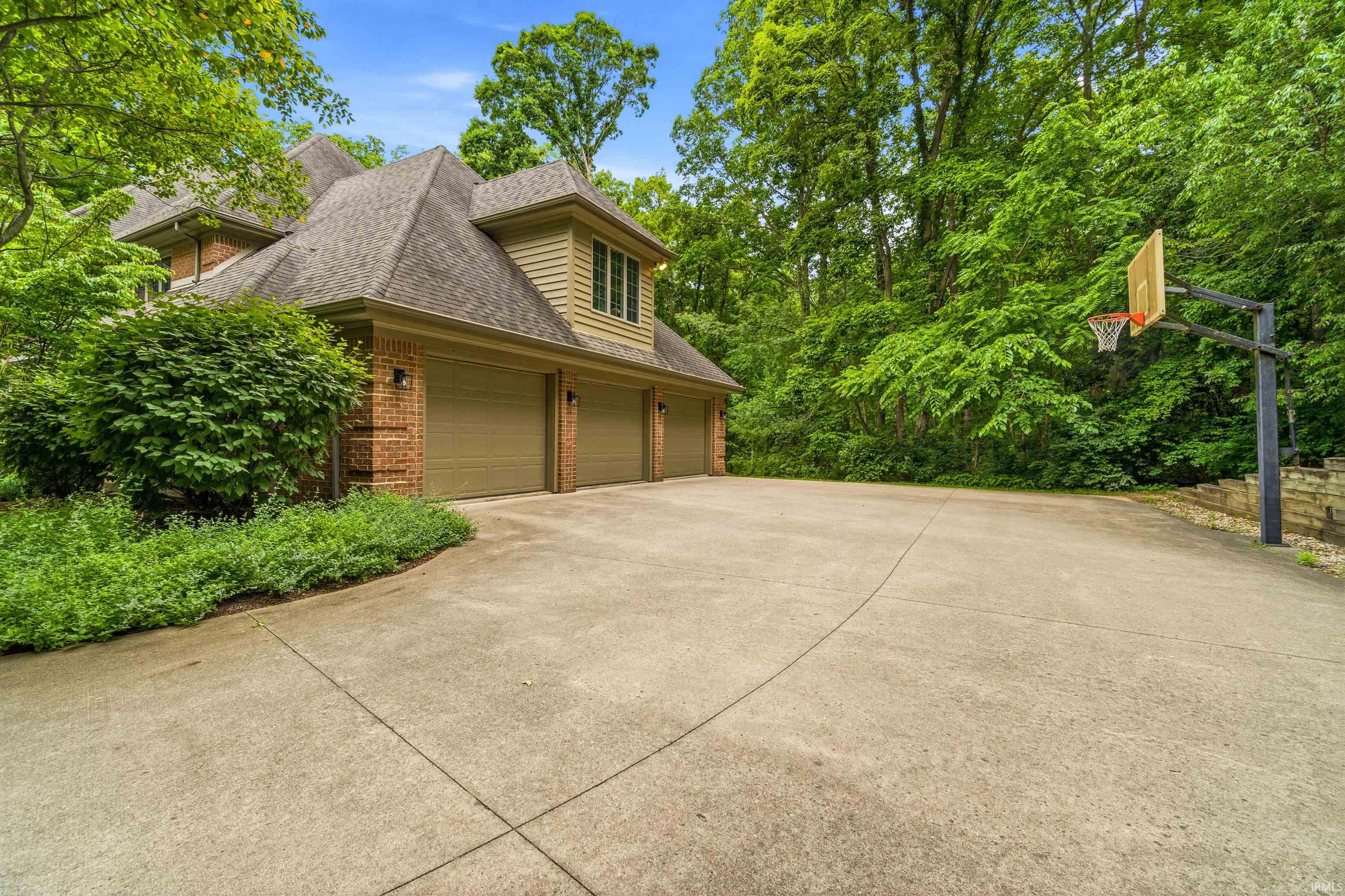 Photo 6 of 7811 Glacier Creek 92 Drive