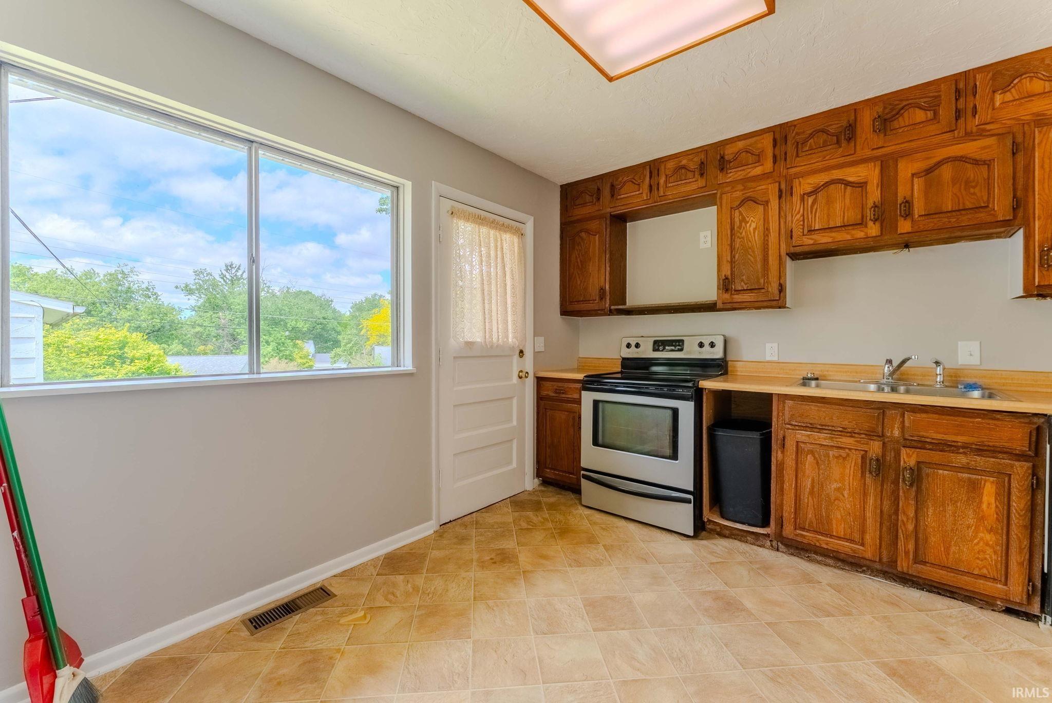 Photo 11 of 642 Fairway Drive