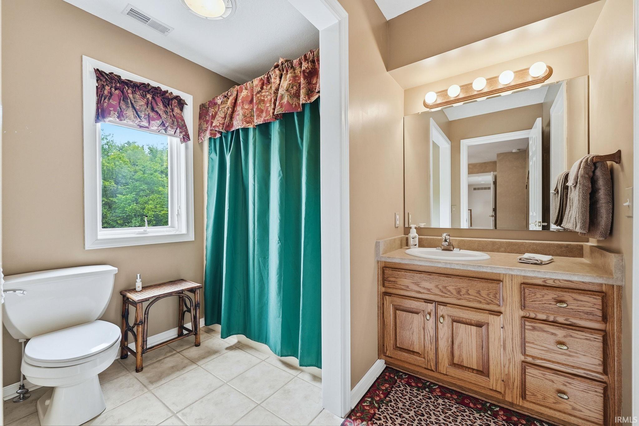 Upstairs bedroom with en-suite bathroom
