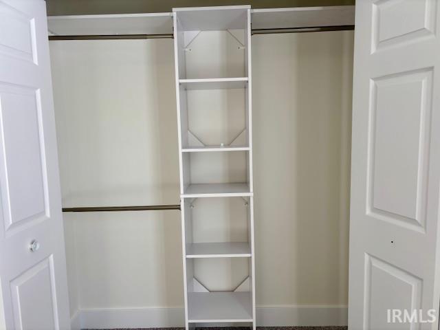 Integrated closet system featuring a central five-tier shelving unit