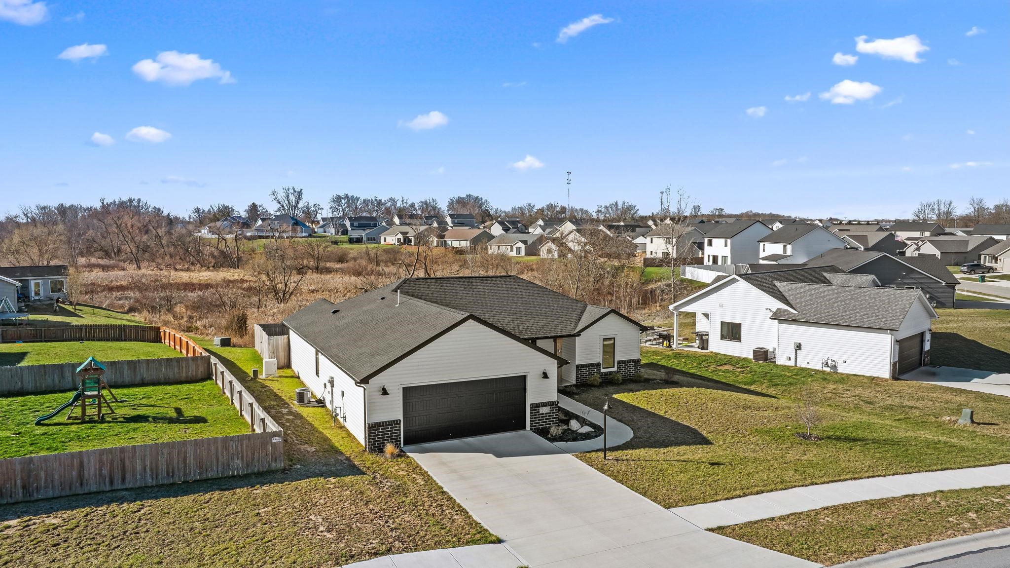 Photo 2 of 203 W Longfellow Boulevard