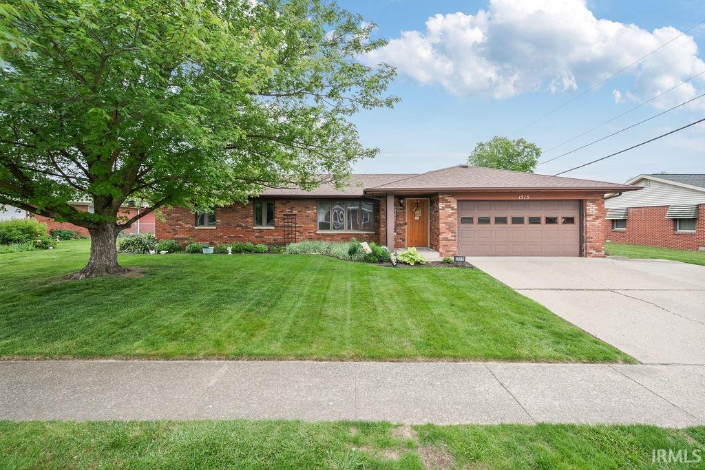 1515 PONTIAC Drive