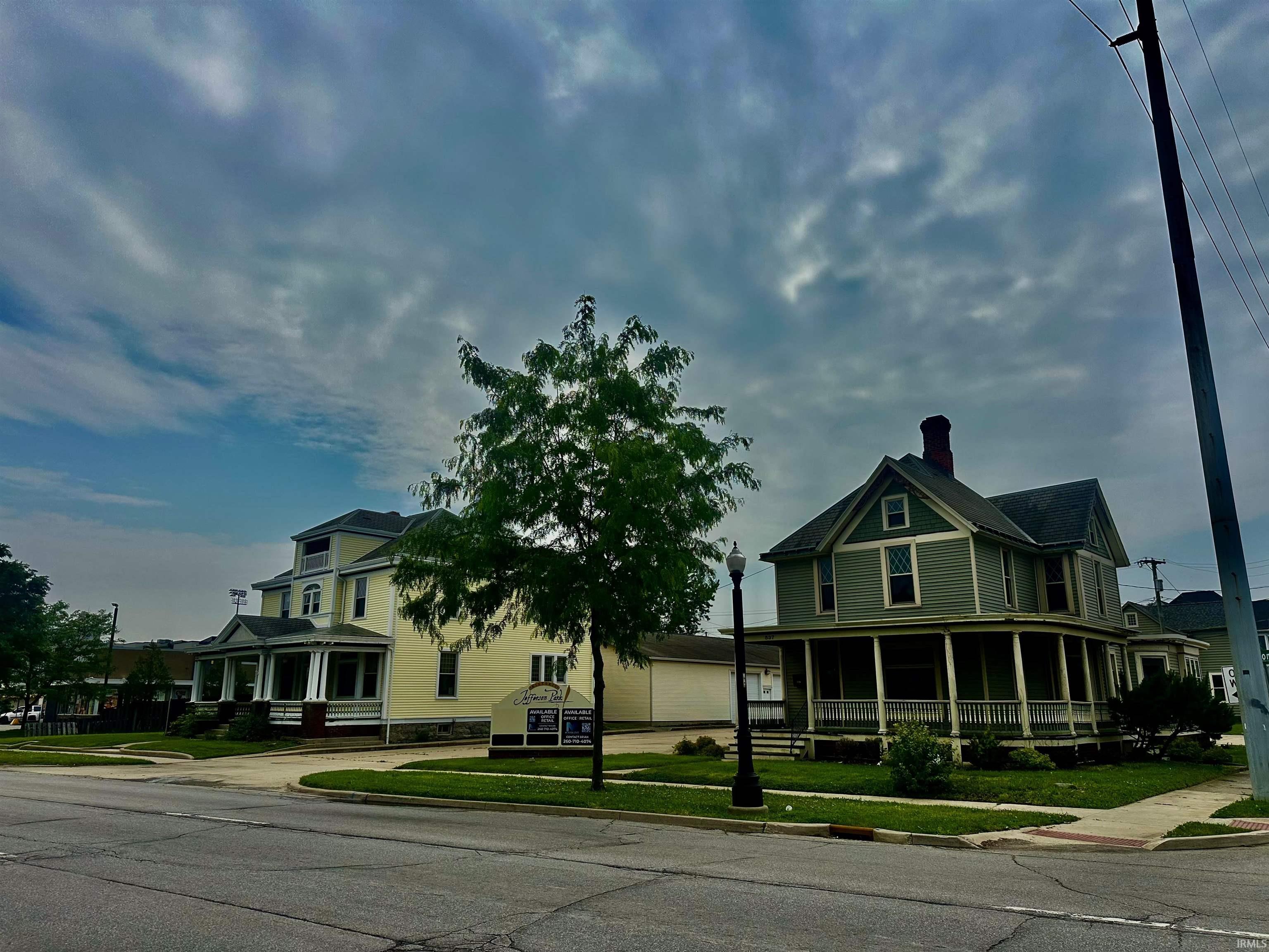 Photo 0 of 529 W Jefferson Boulevard