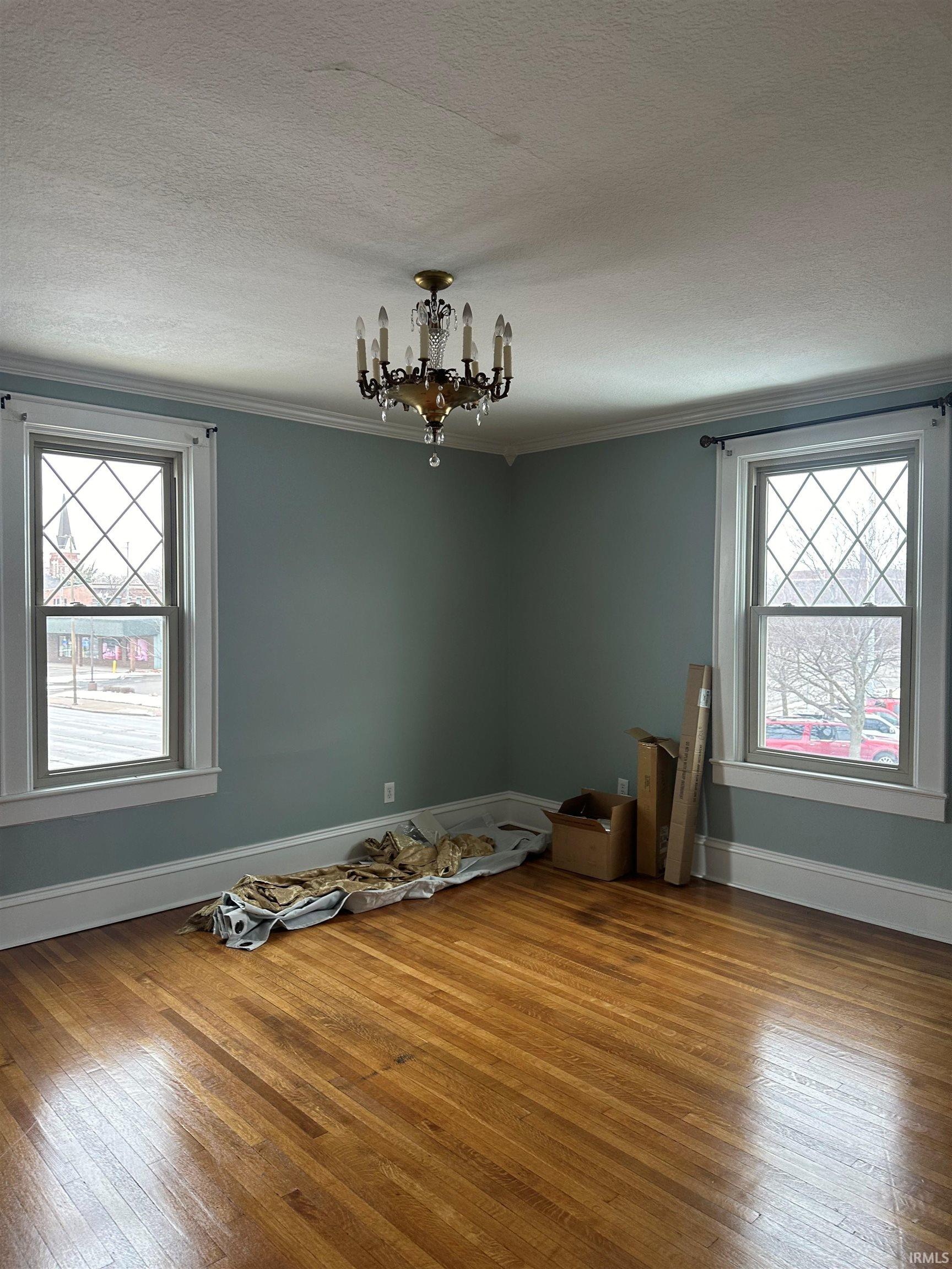 Photo 7 of 529 W Jefferson Boulevard