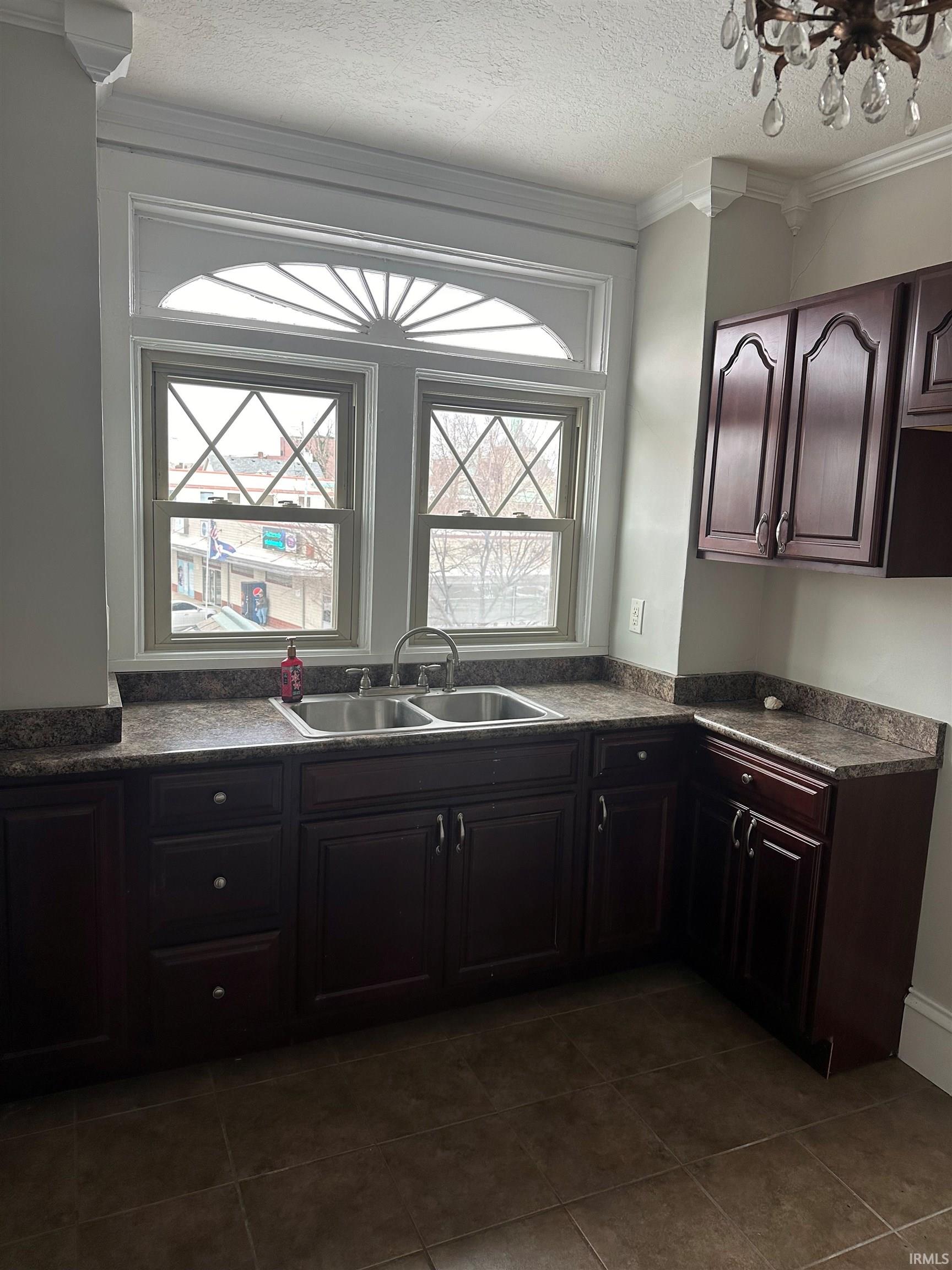 Photo 8 of 529 W Jefferson Boulevard