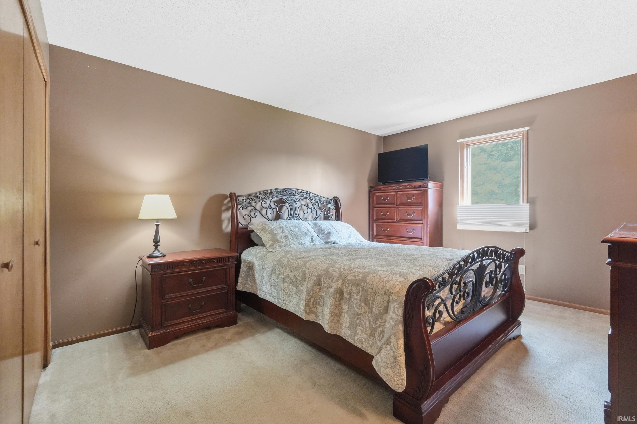 Neutral tone walls with light-colored carpeting
