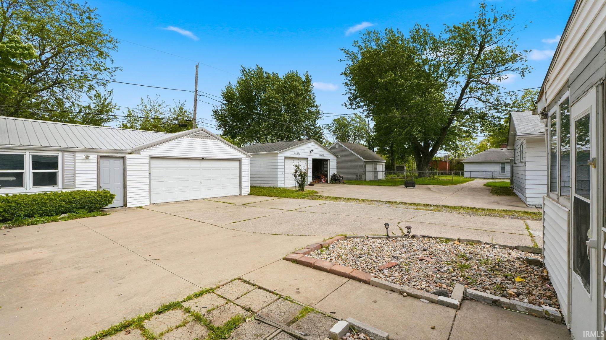 Photo 3 of 5525 Fairfield Avenue