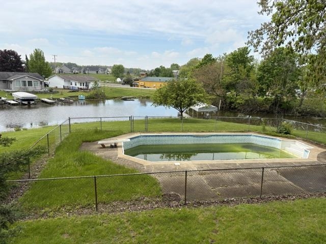 NEW LINER ORDERED. YOUR POOL OVERLOOKS THE CHANNEL!