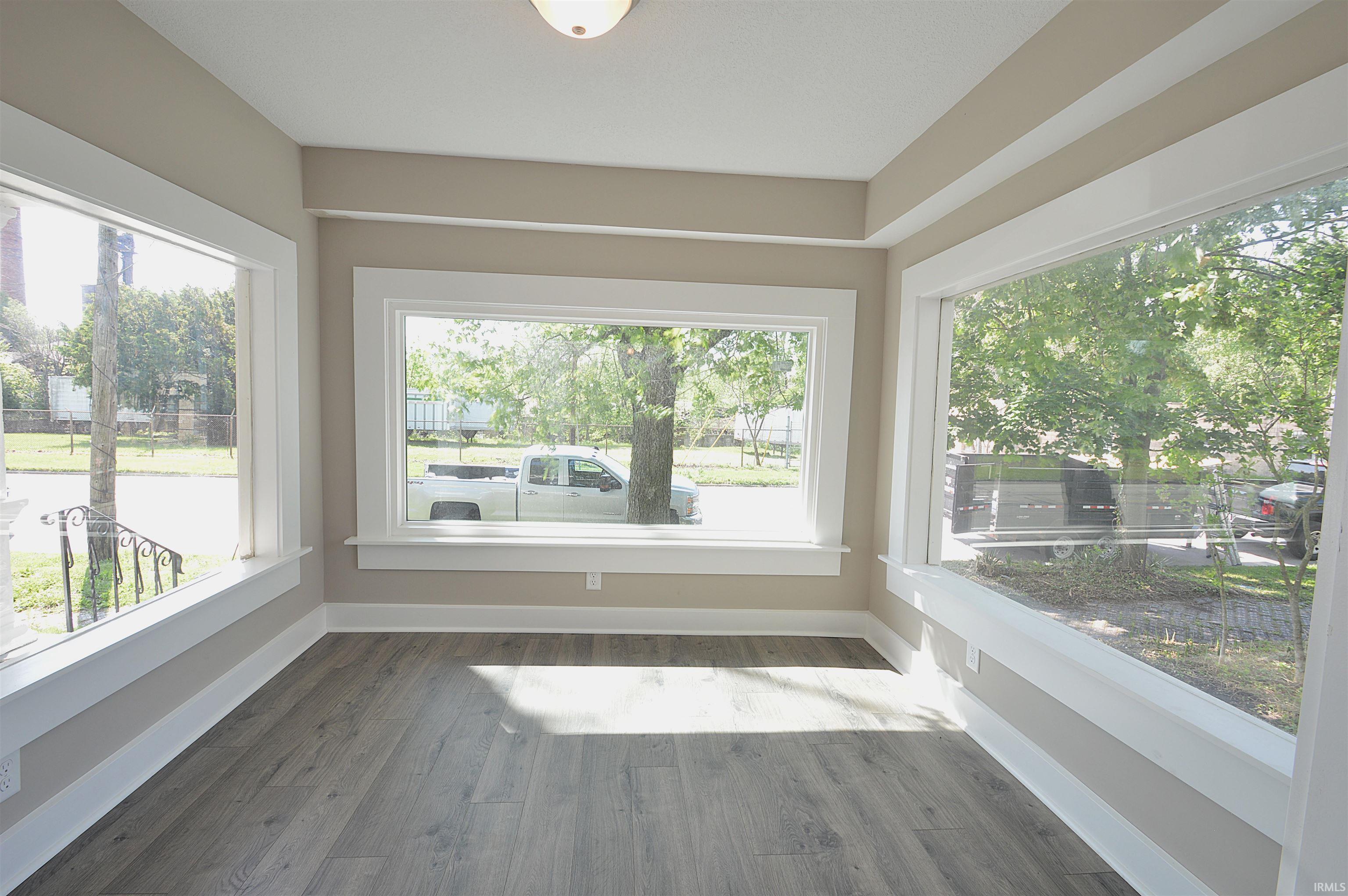Photo 6 of 710 W Park Drive