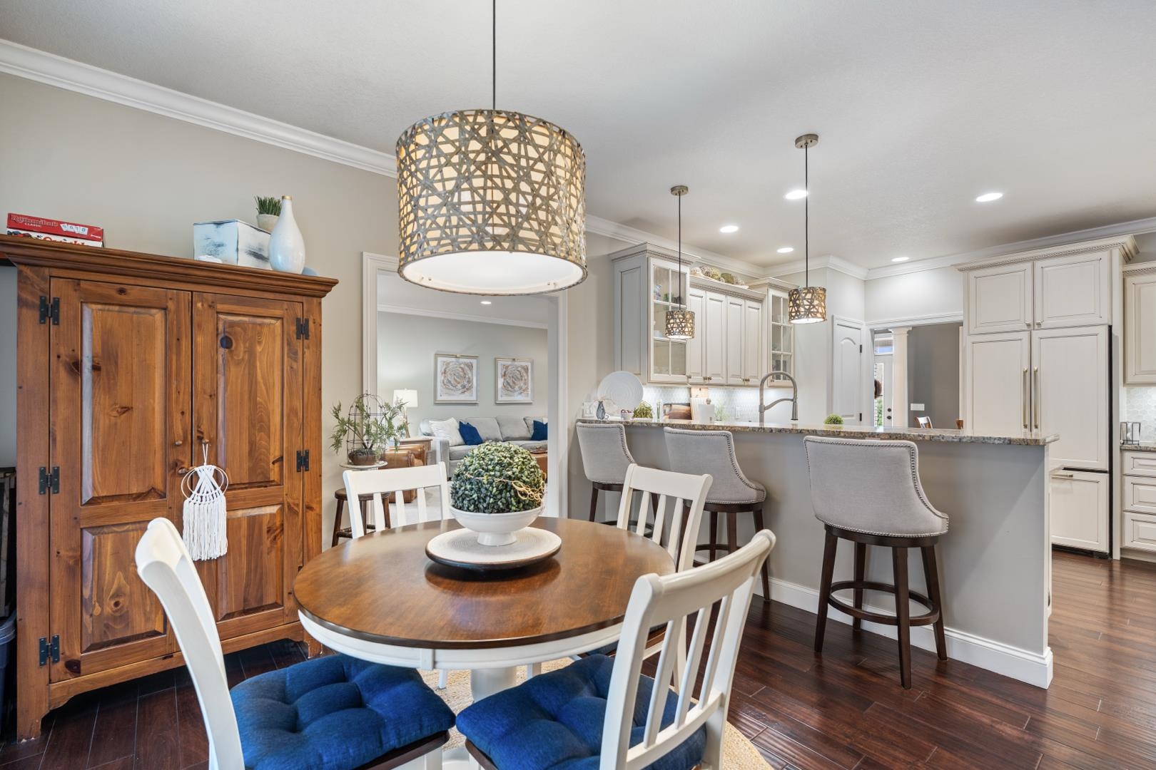 Photo 4 of 133 E Barrington Place