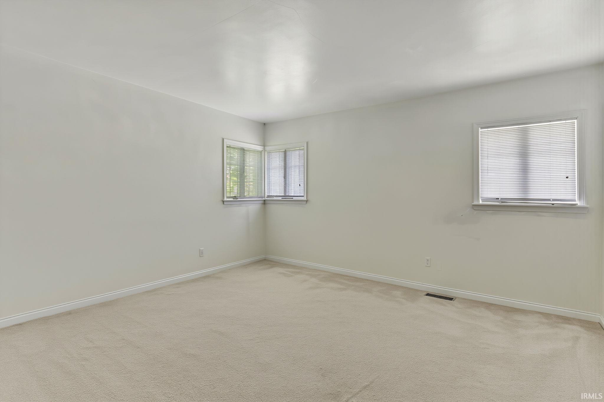 Photo 17 of 1502 Hawthorn Road