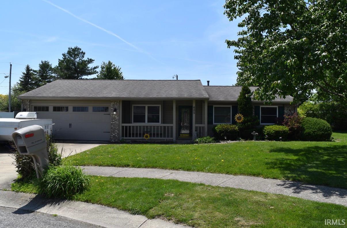 Homes for sale in Greentown, IN | 425 Hummingbird Dr, Greentown, IN 46936 | MLS# 202619488