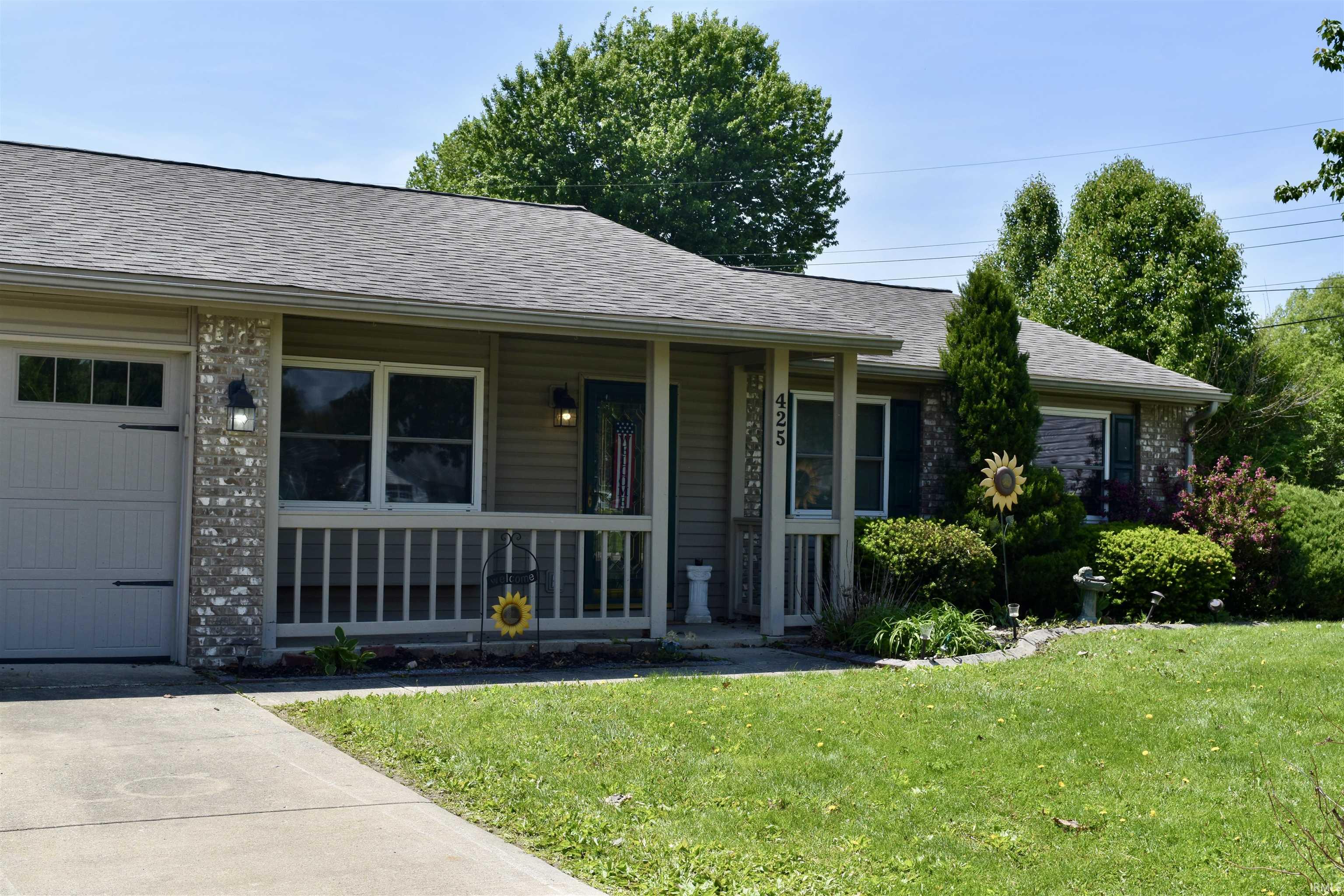Homes for sale in Greentown, IN | 425 Hummingbird Dr, Greentown, IN 46936 | MLS# 202619488