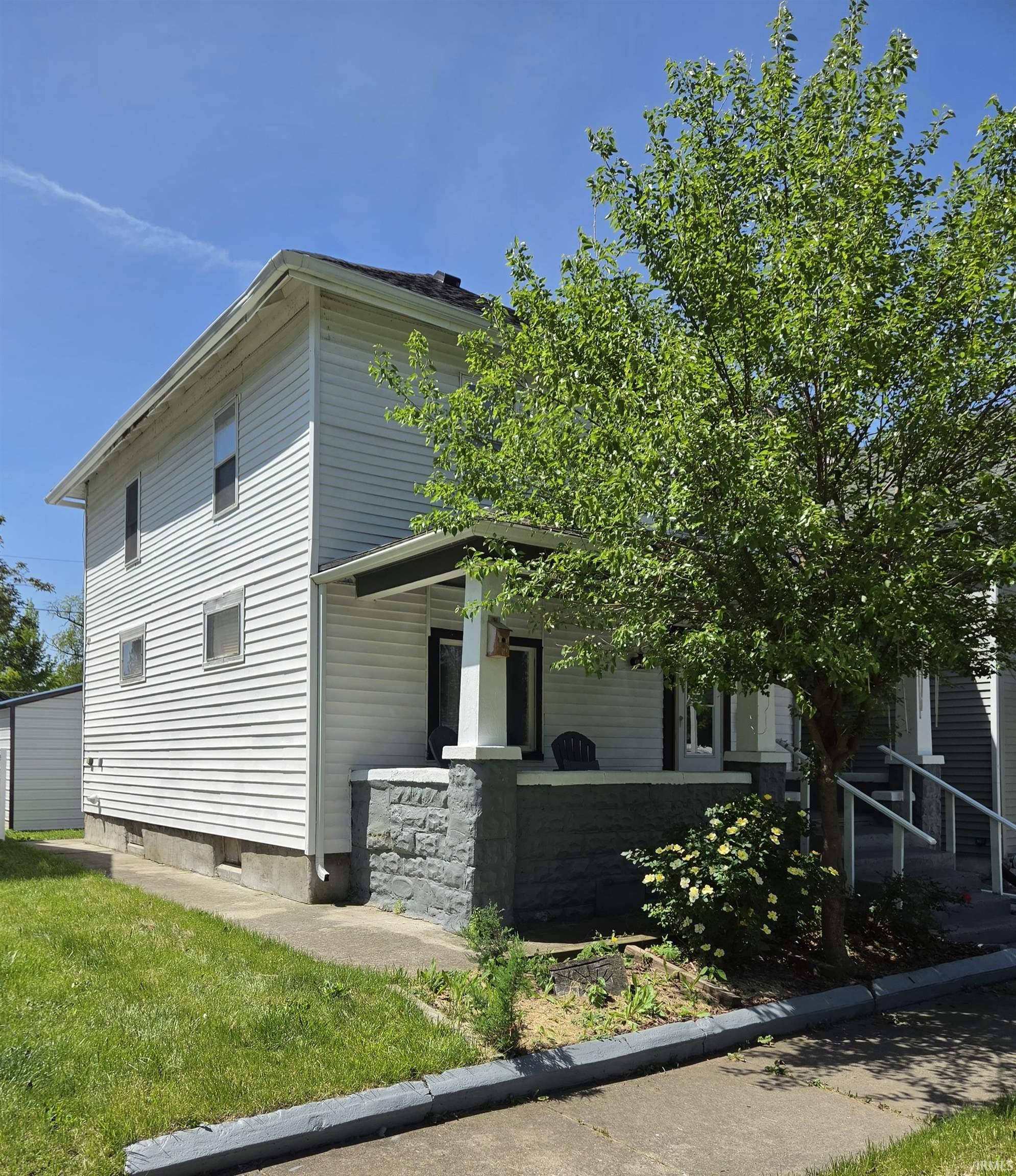 Photo 3 of 522 E Masterson Avenue