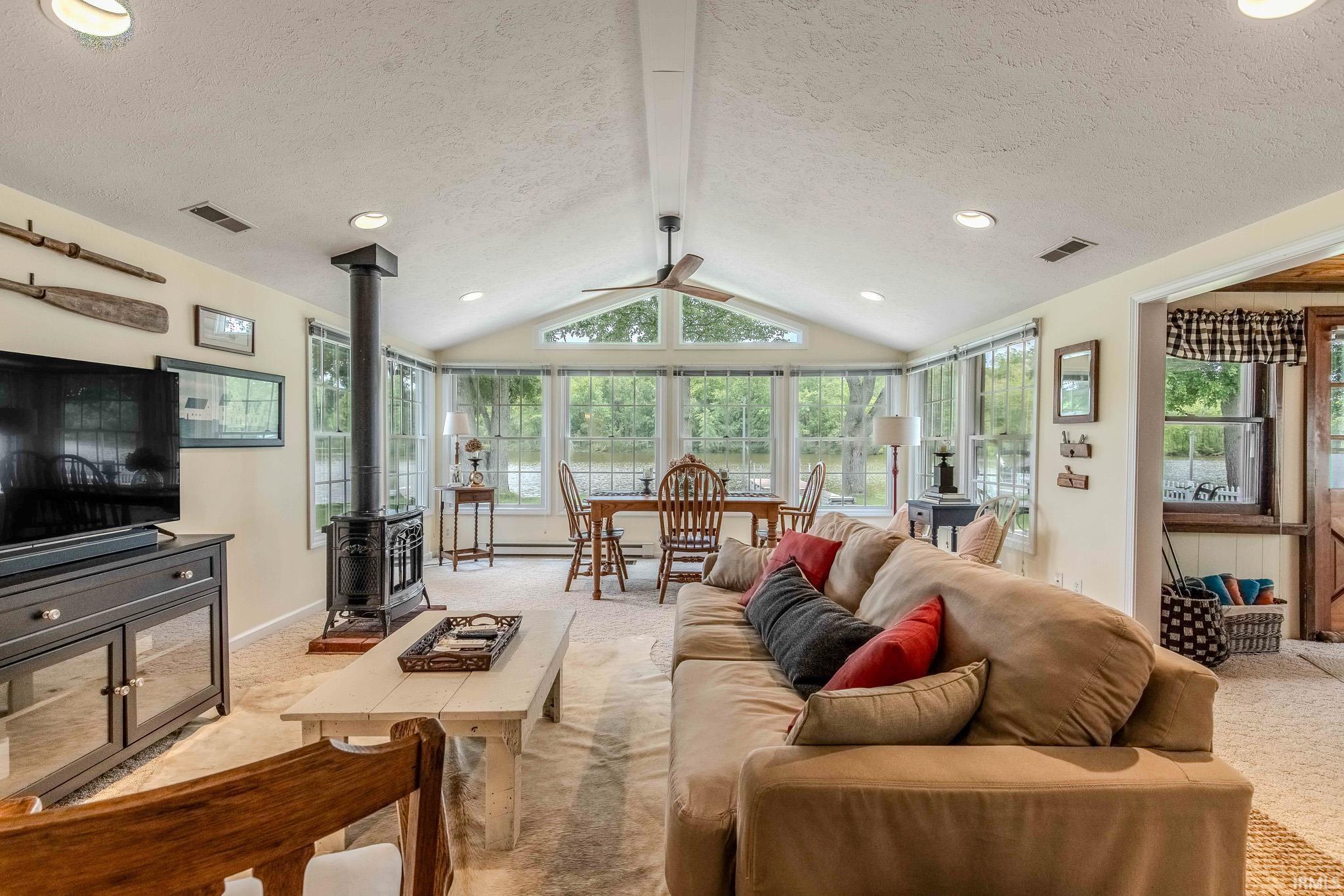 Vaulted ceiling with recessed lighting and a ceiling fan