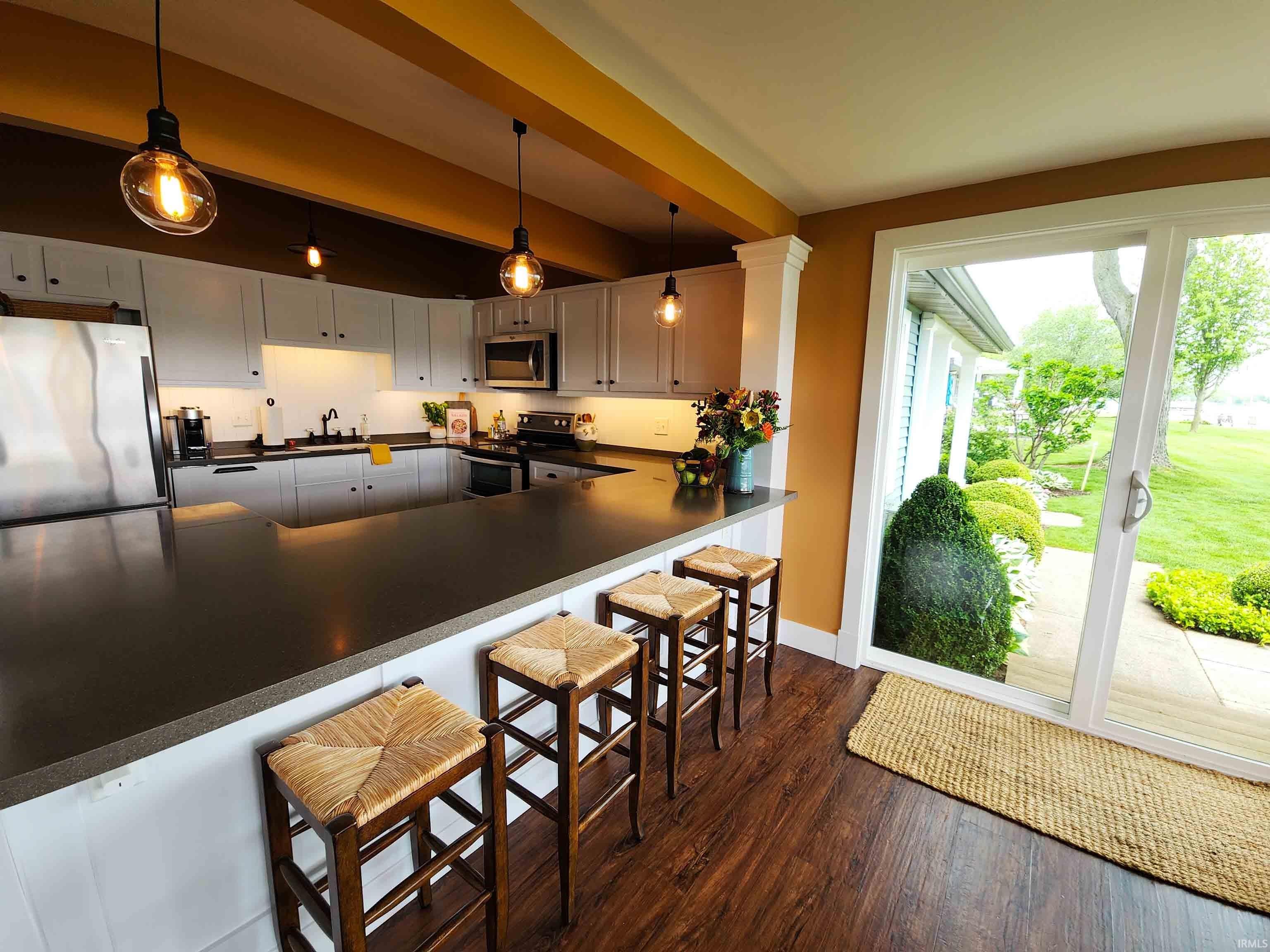 Kitchen bar.