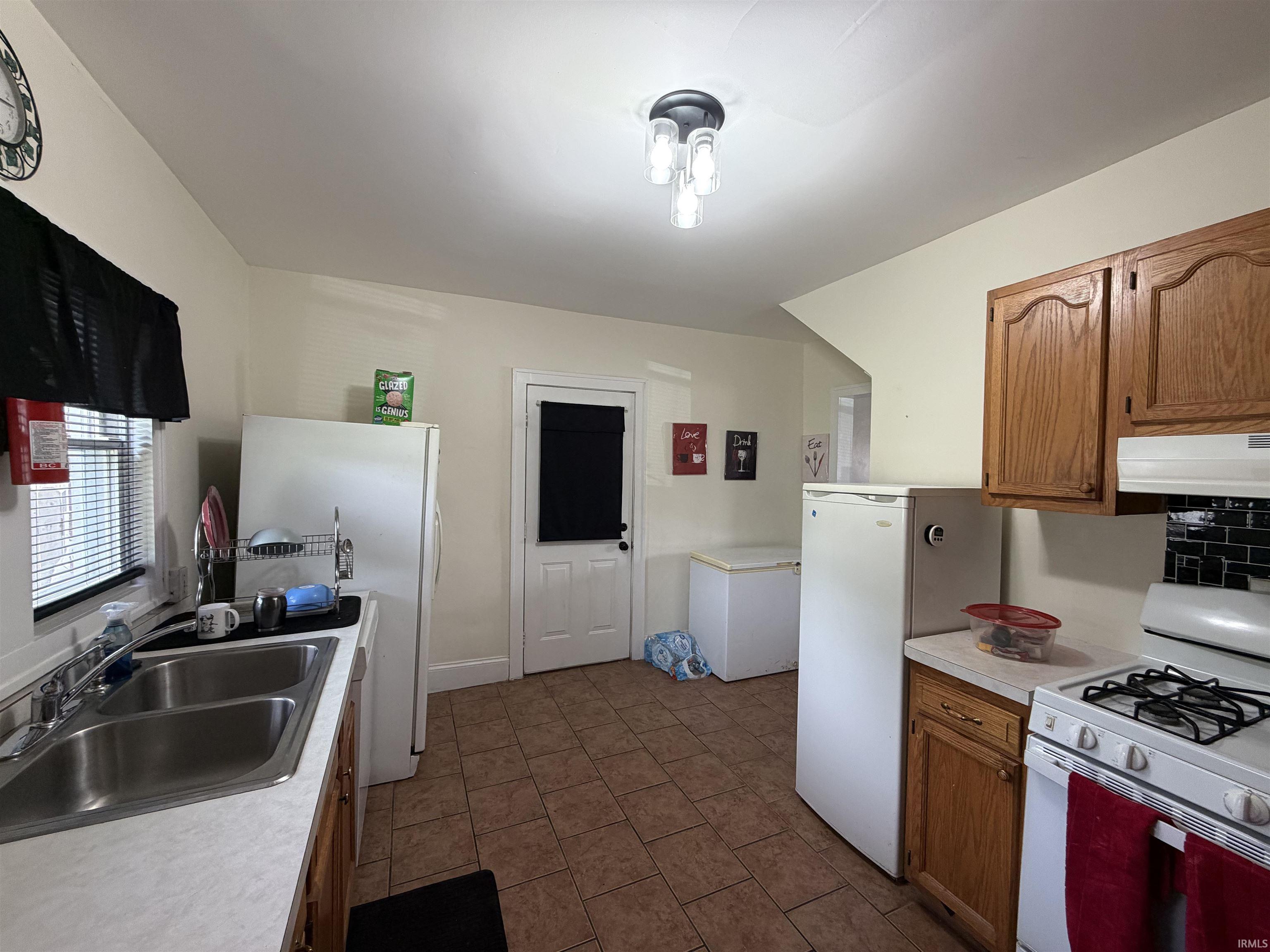 Photo 17 of 156 W Simonton Street