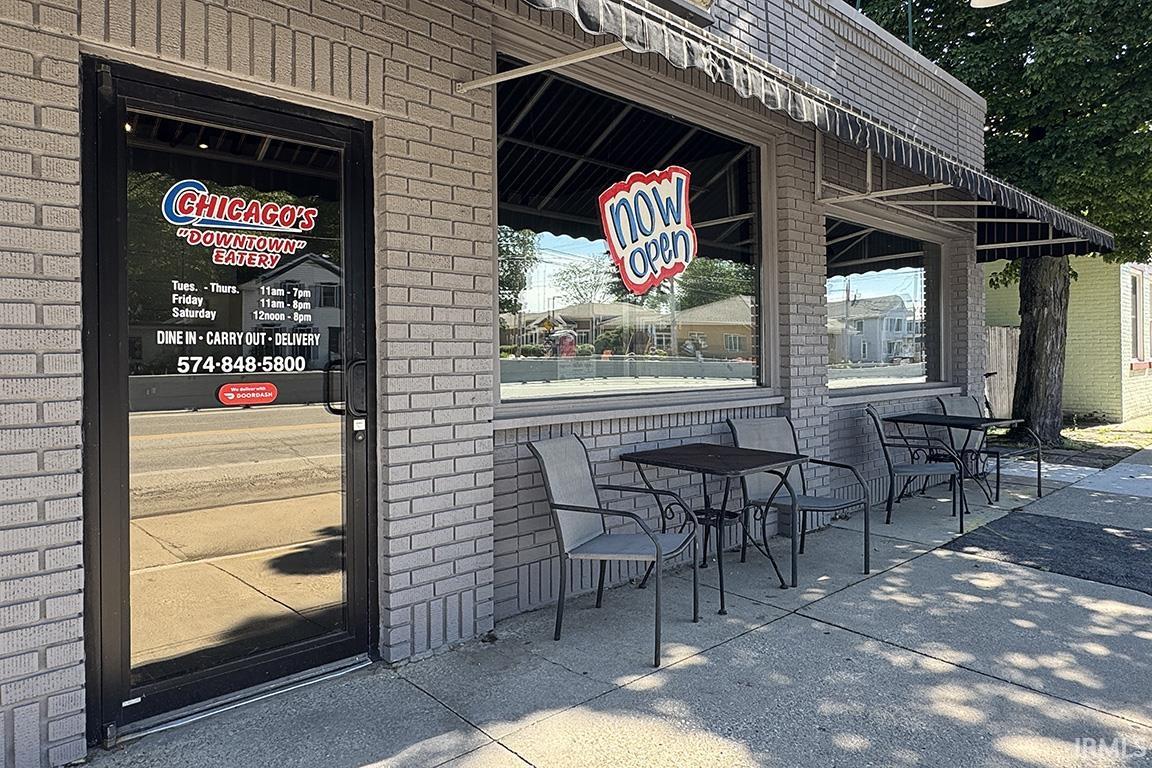 Photo 2 of 218 E Vistula Street
