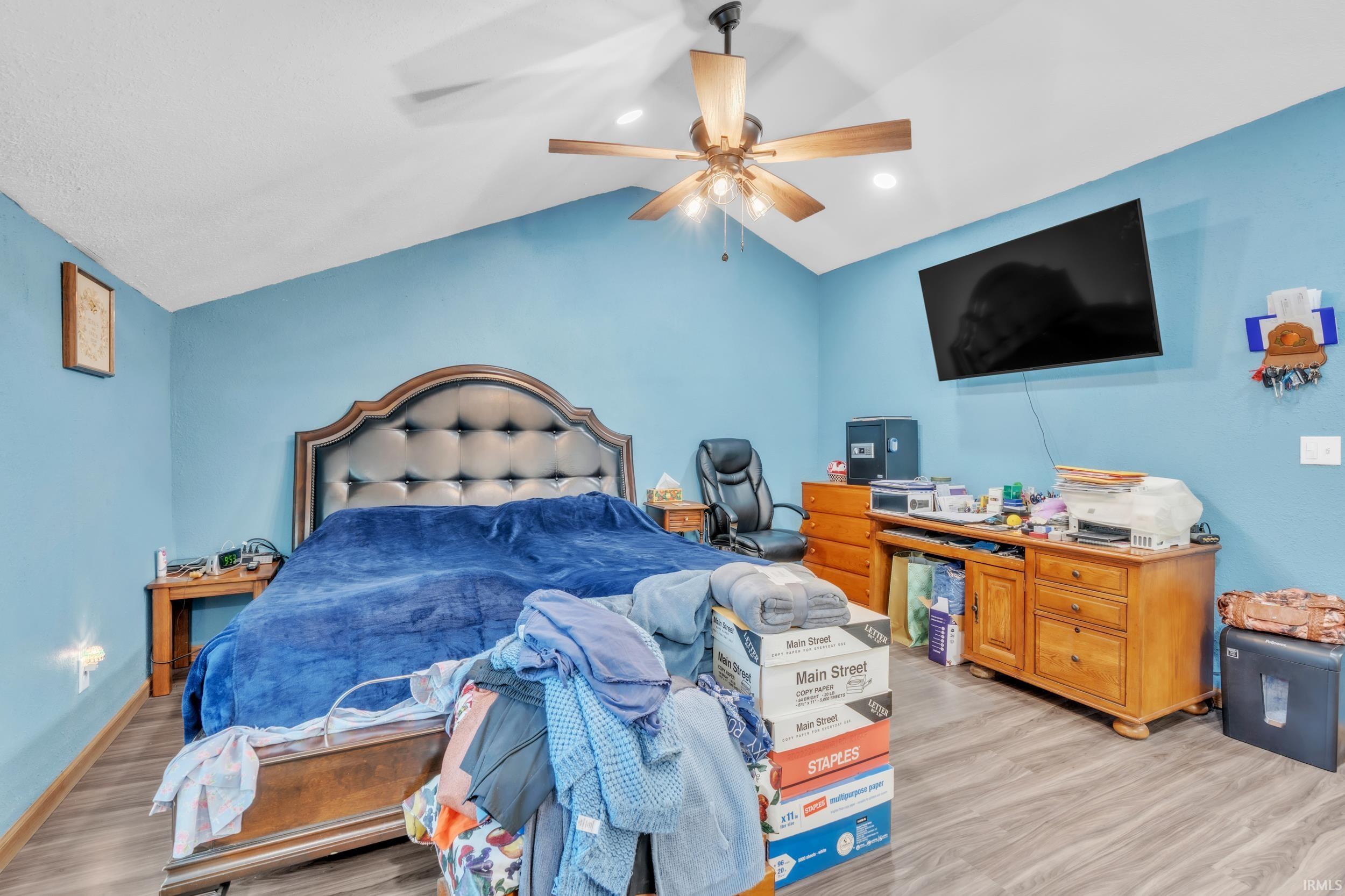 Vaulted ceiling with a ceiling fan and recessed lighting