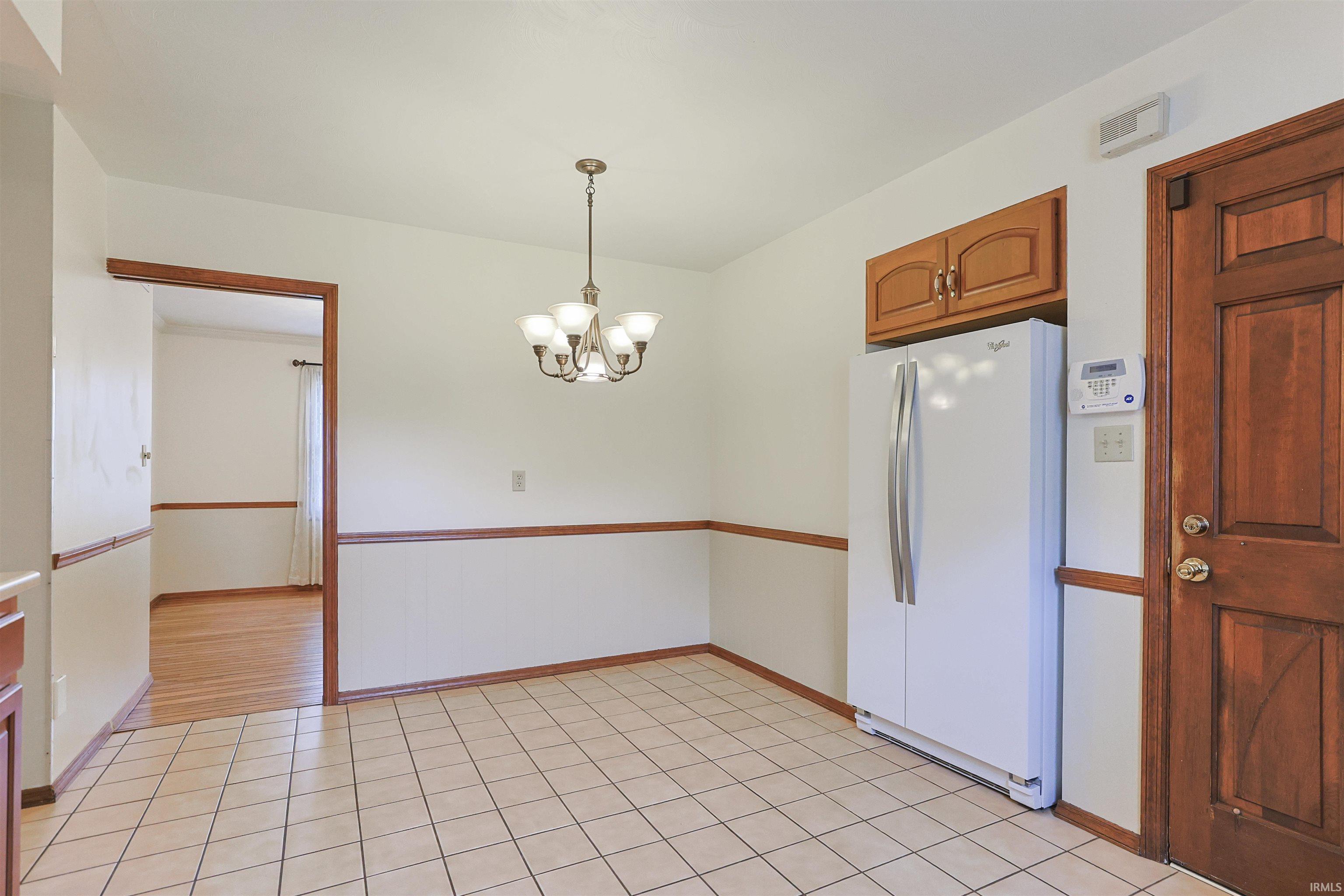 Eat-in kitchen