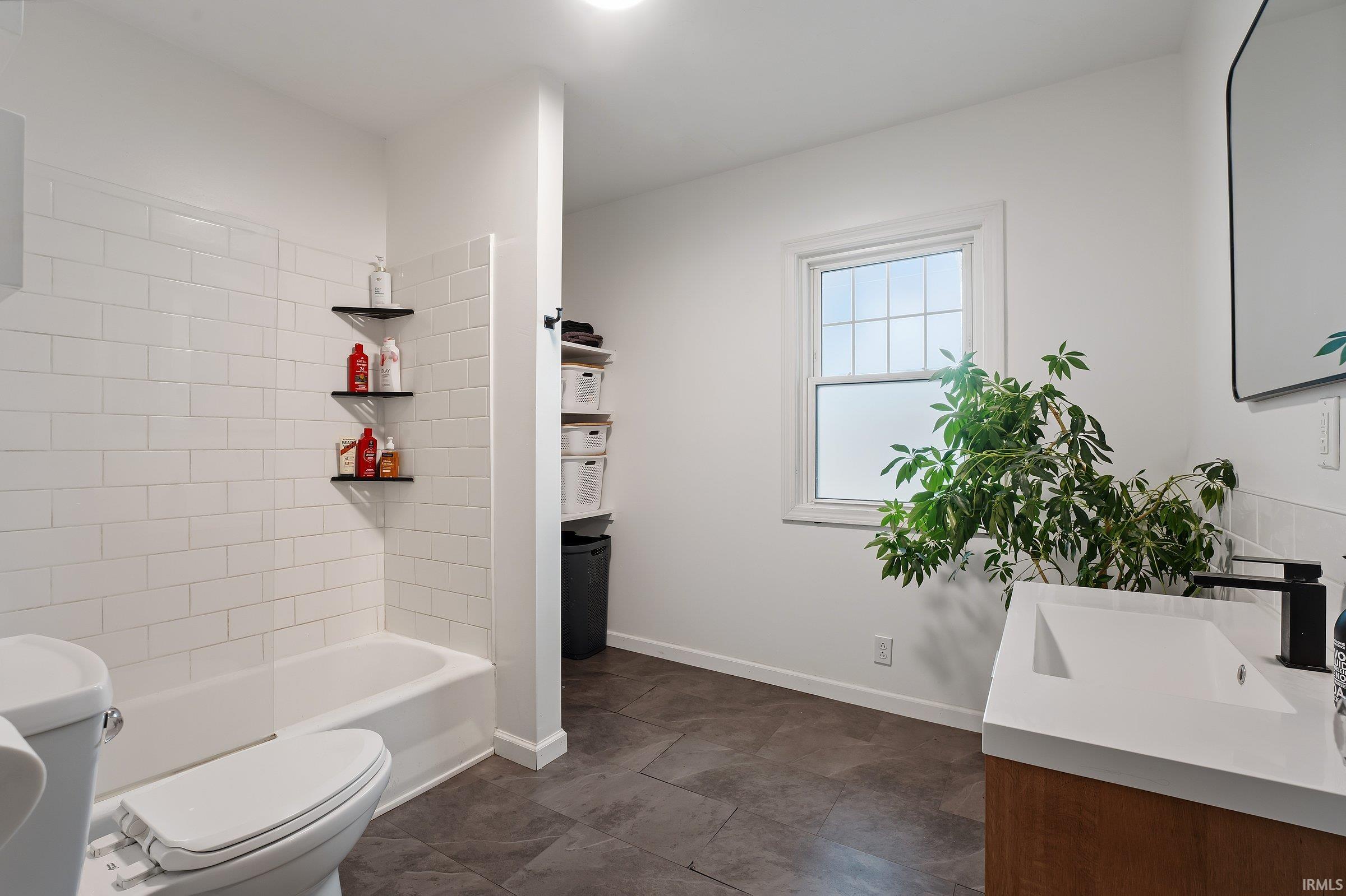 Photo 13 of 162 Manor Avenue