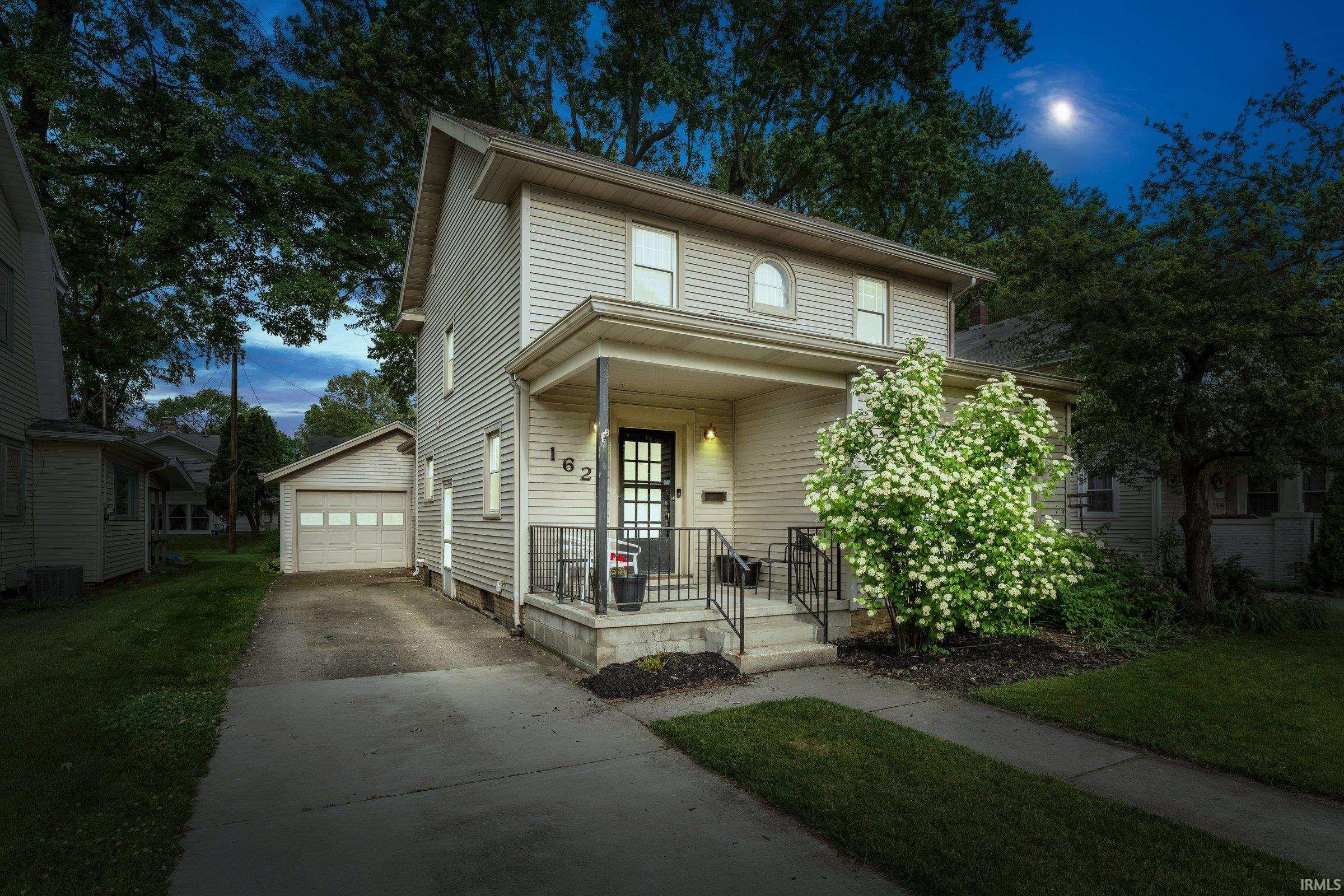 Photo 2 of 162 Manor Avenue