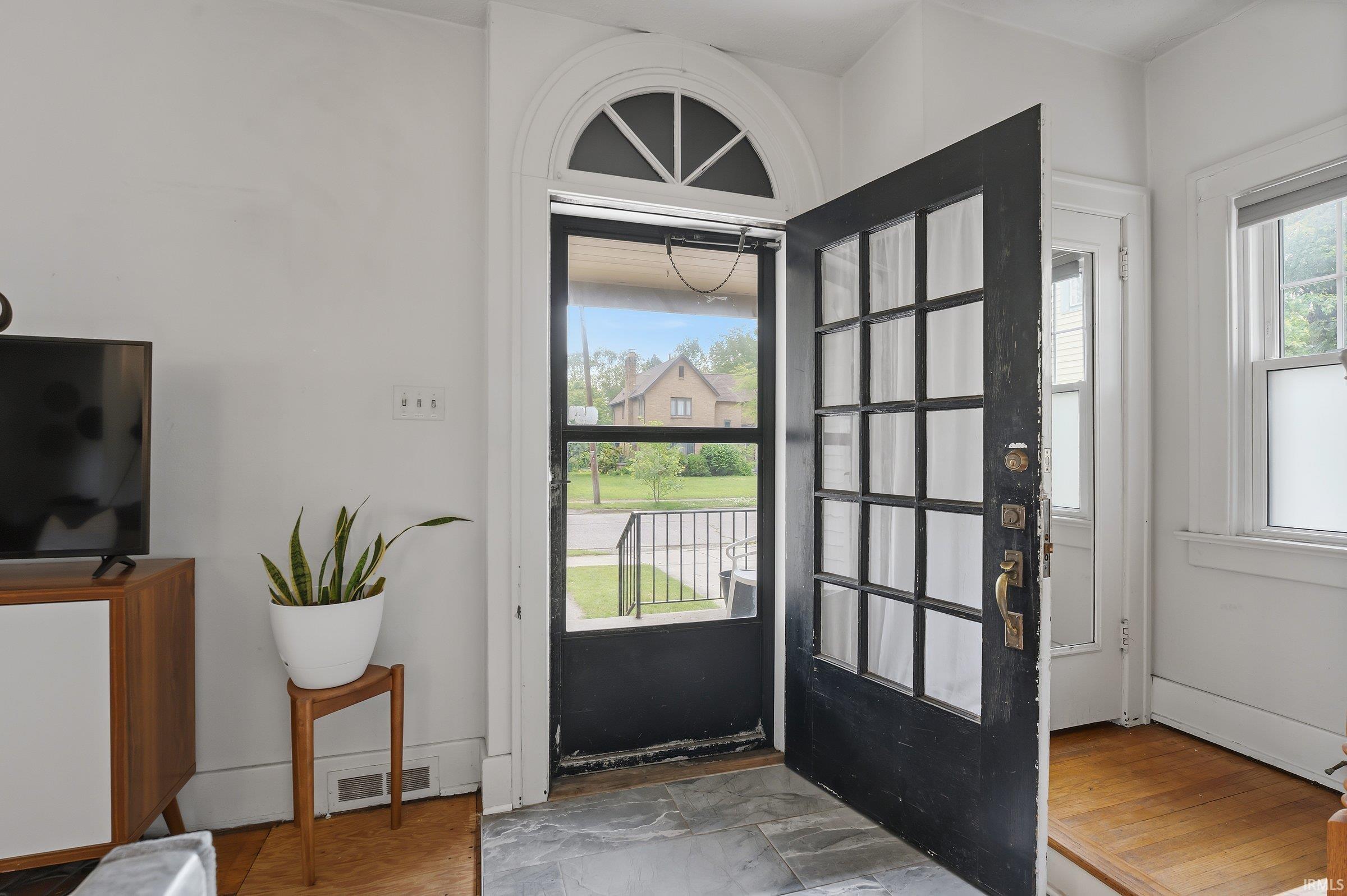 Photo 3 of 162 Manor Avenue