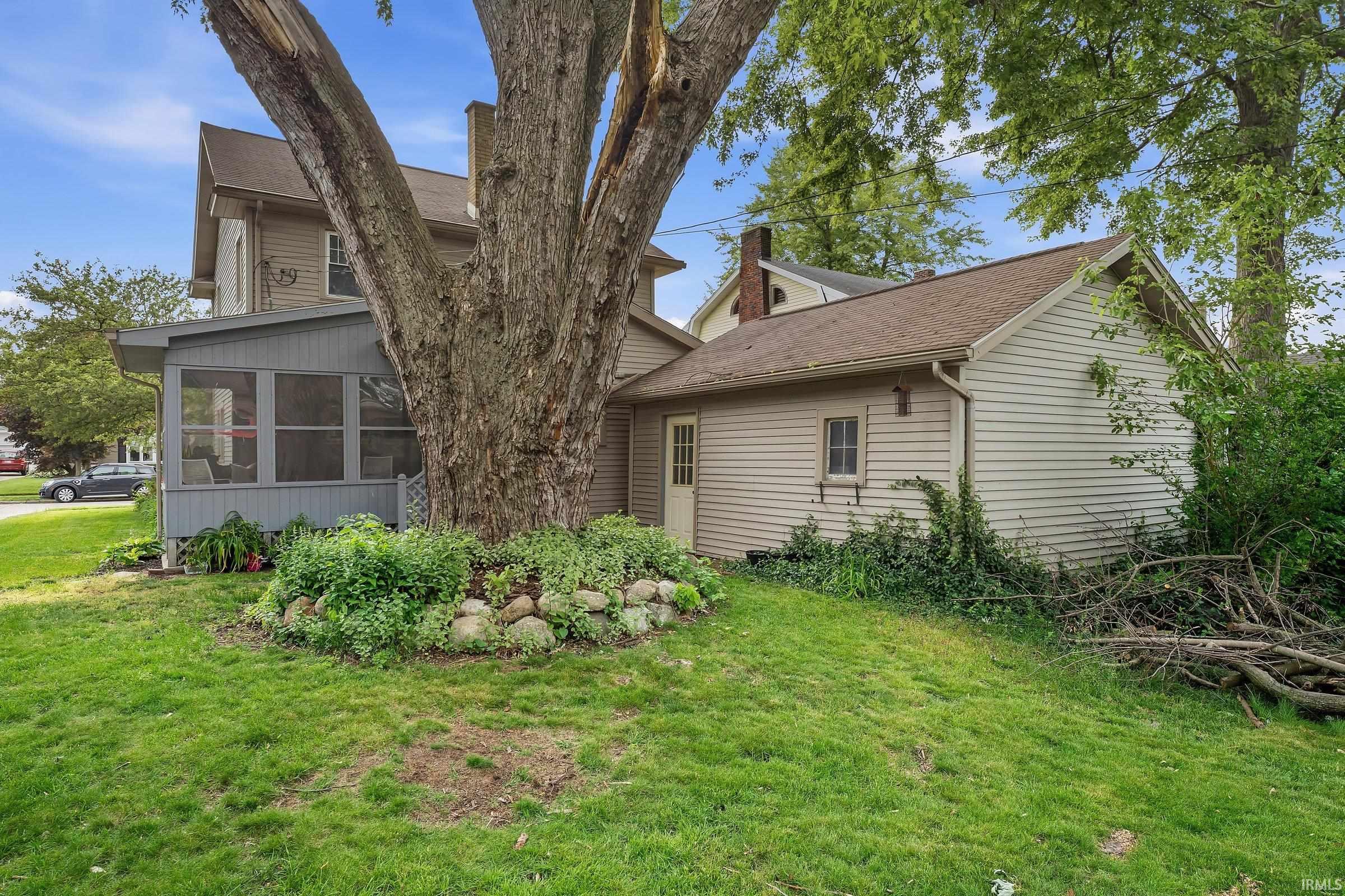 Photo 4 of 162 Manor Avenue