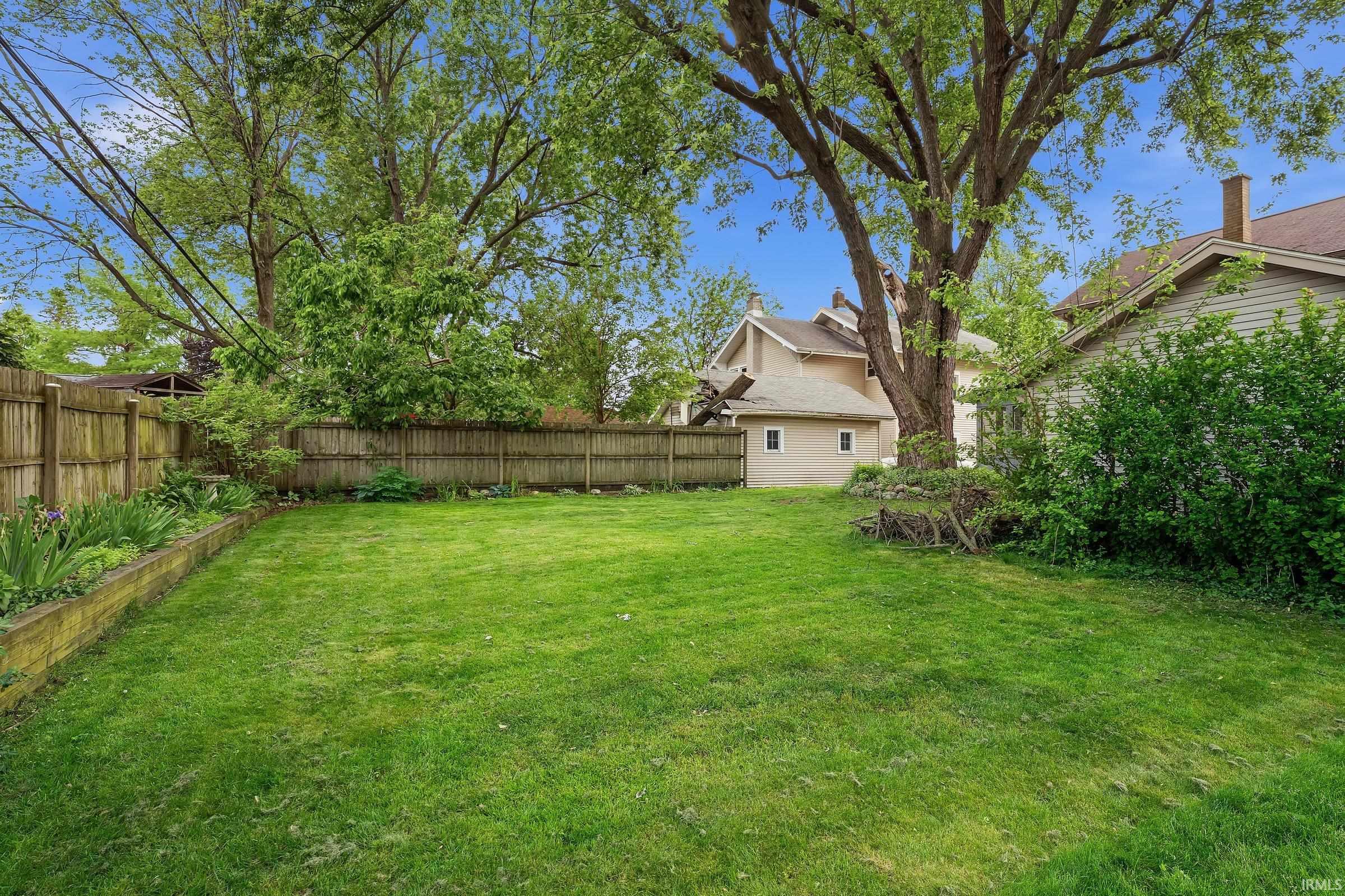 Photo 5 of 162 Manor Avenue