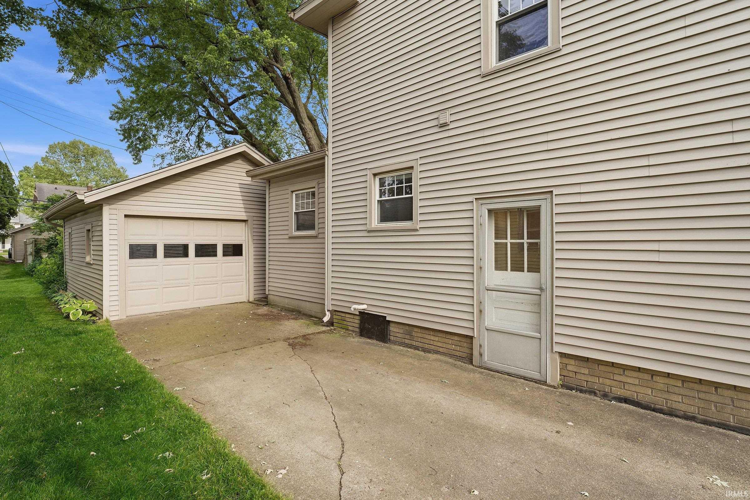 Photo 9 of 162 Manor Avenue