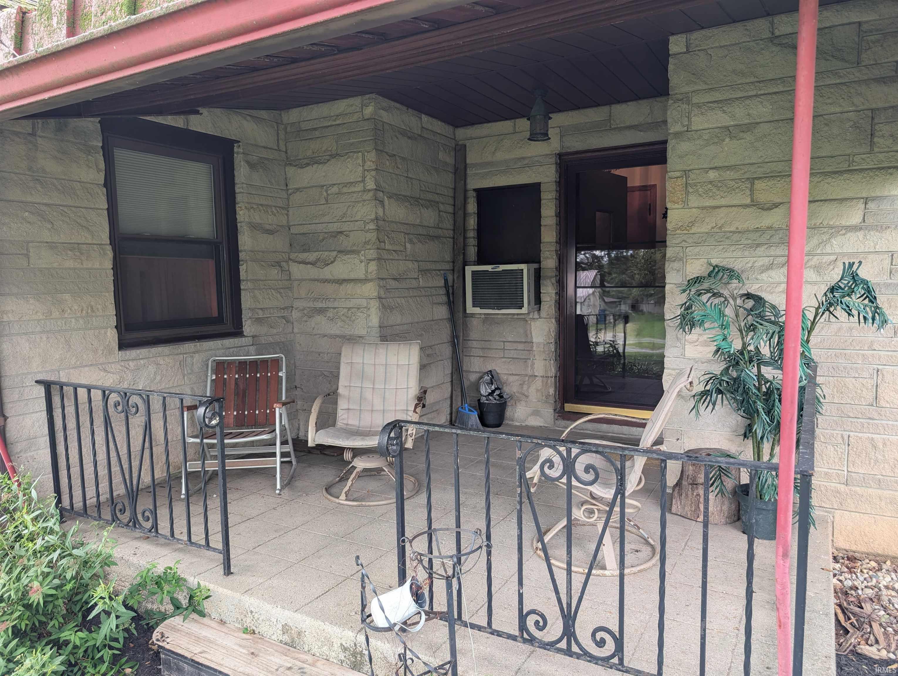 Photo 2 of 405 W Line Street