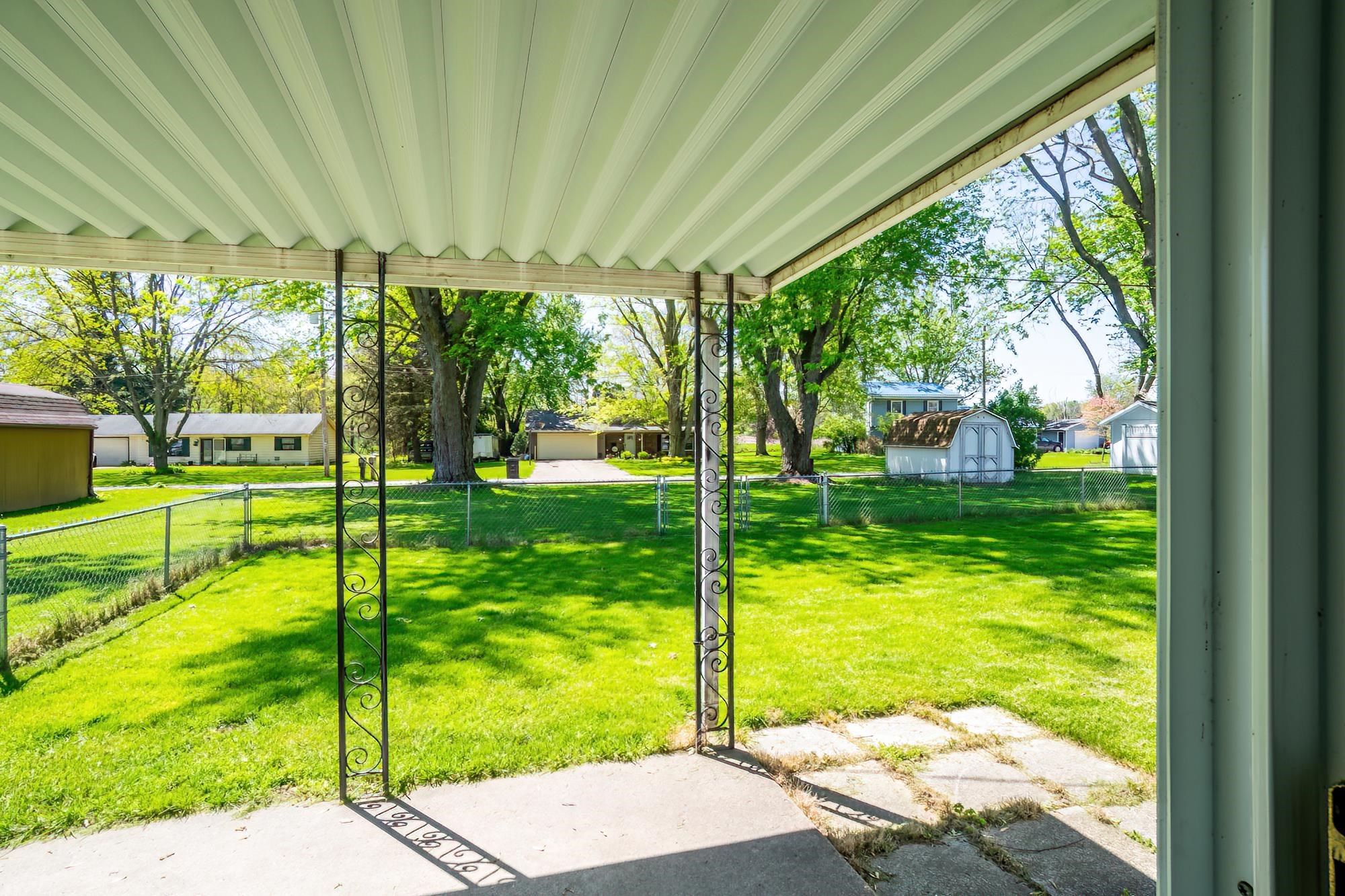 Photo 5 of 1595 W 100 N