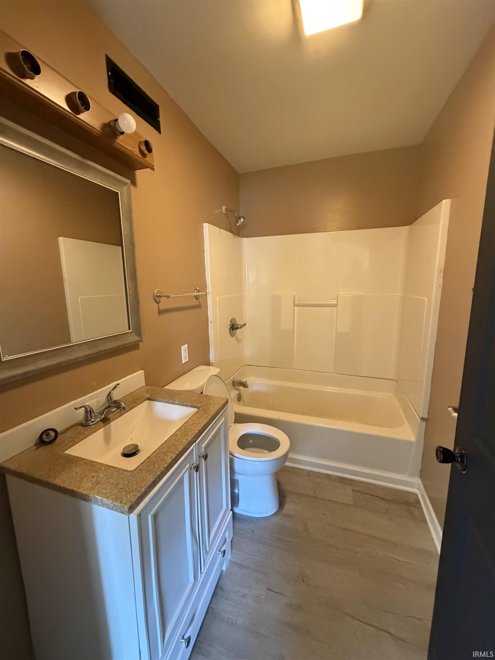 Photo 4 of 4016 Avondale Drive