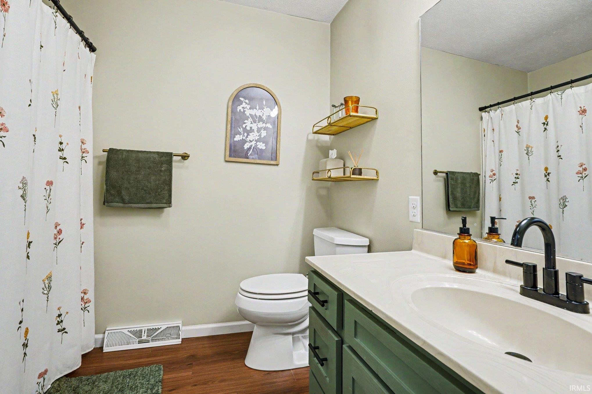 Photo 12 of 610 Danbury Drive