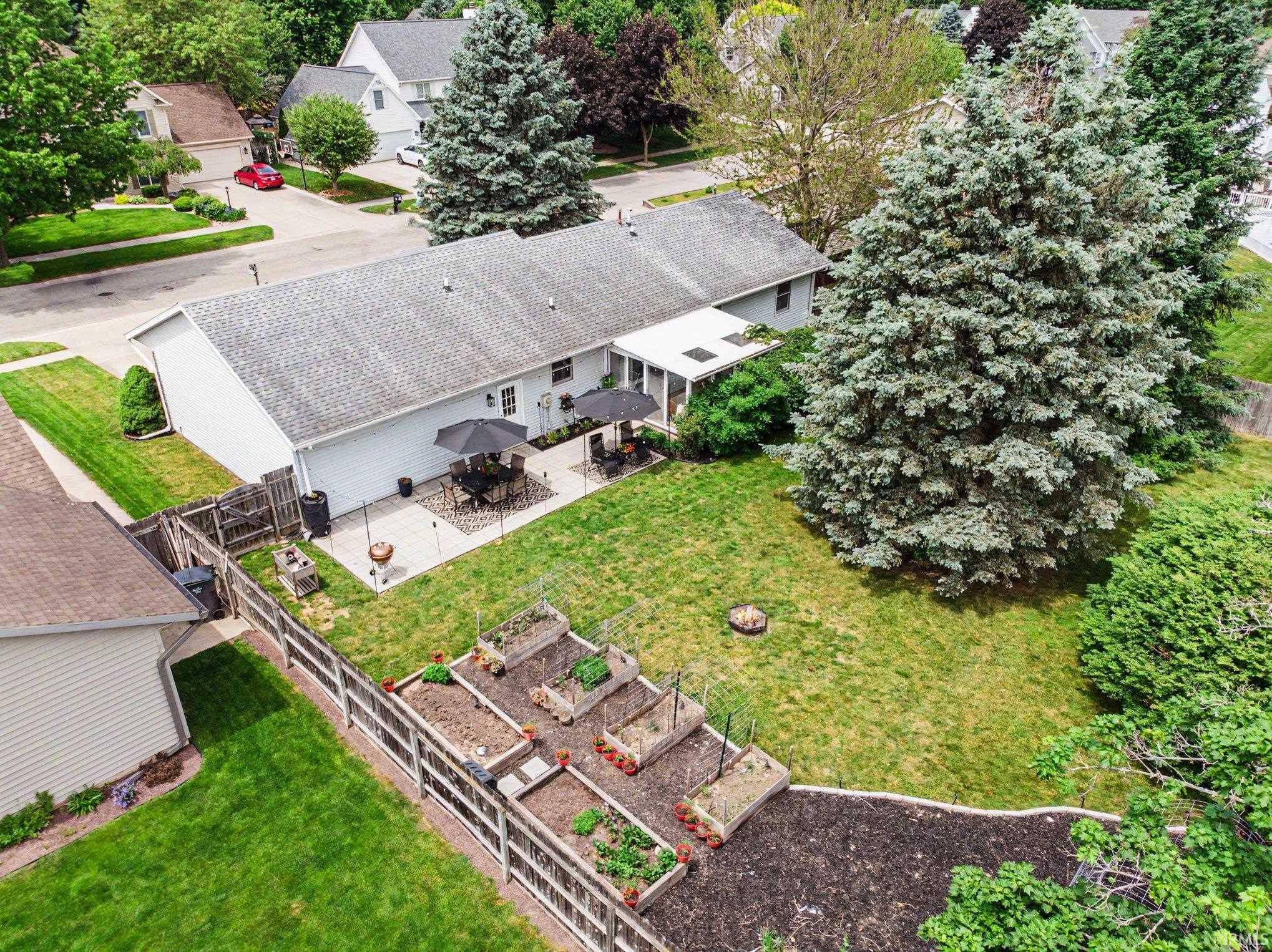Photo 4 of 610 Danbury Drive