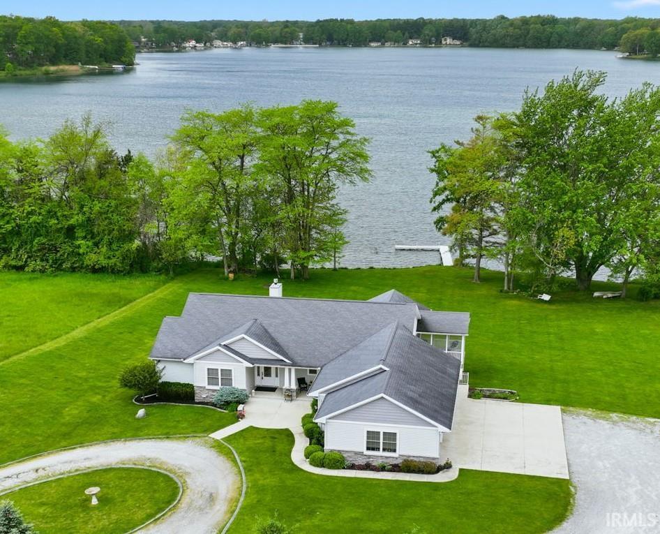 Waterfront residence with direct lake access