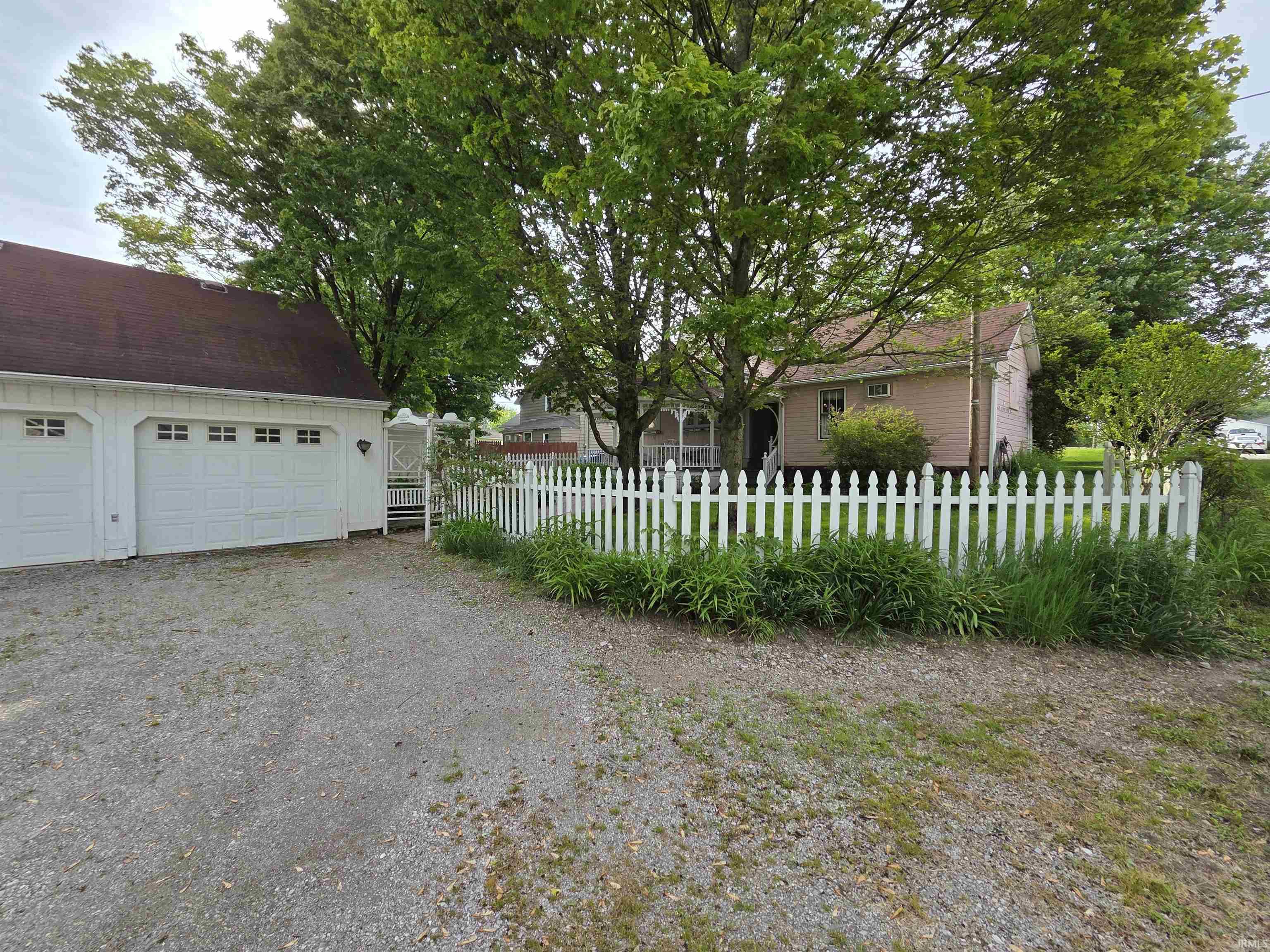 Photo 31 of 114 E Tulley Street