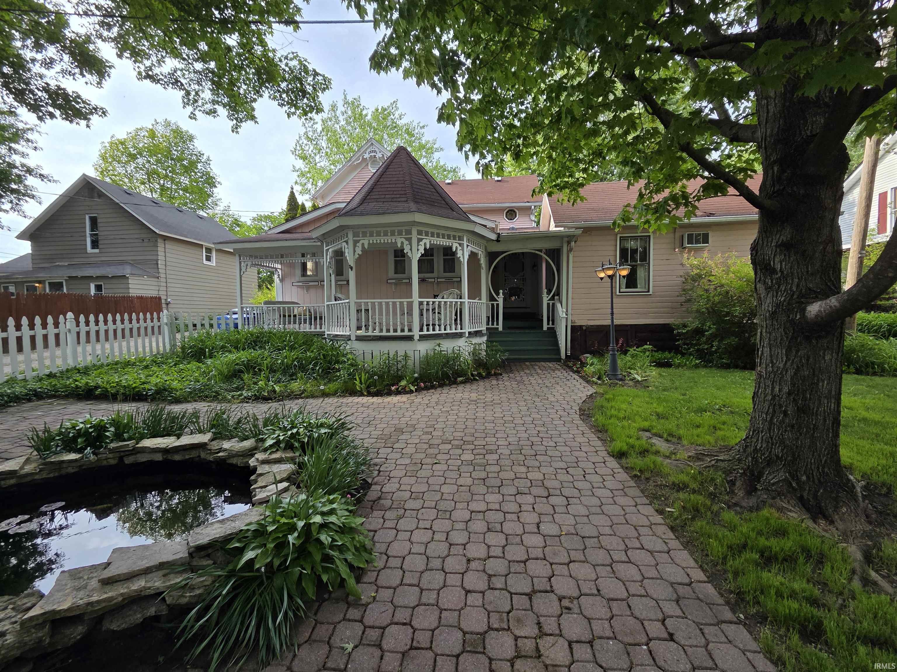 Photo 32 of 114 E Tulley Street