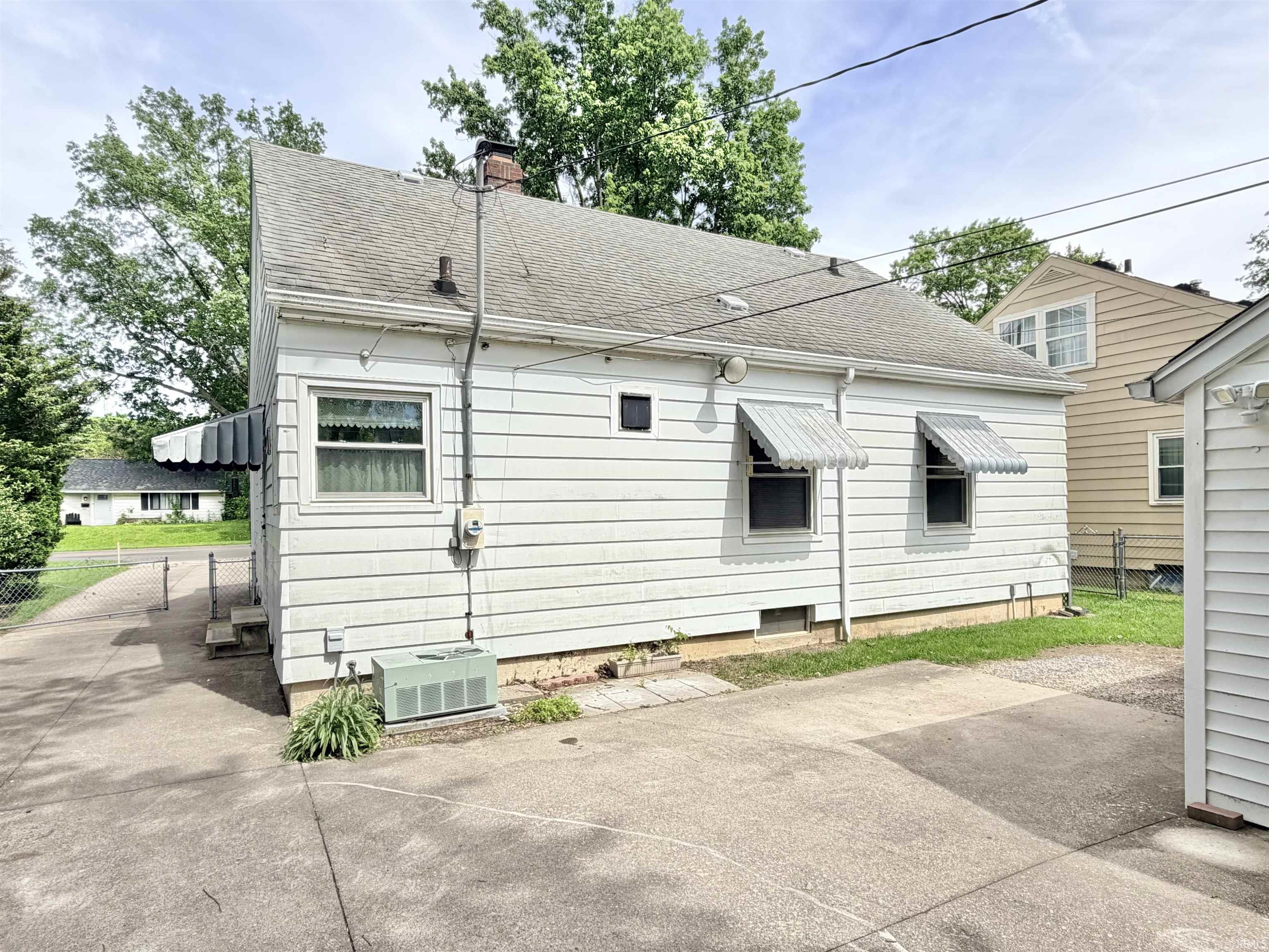 Photo 3 of 4812 Fairfield Avenue