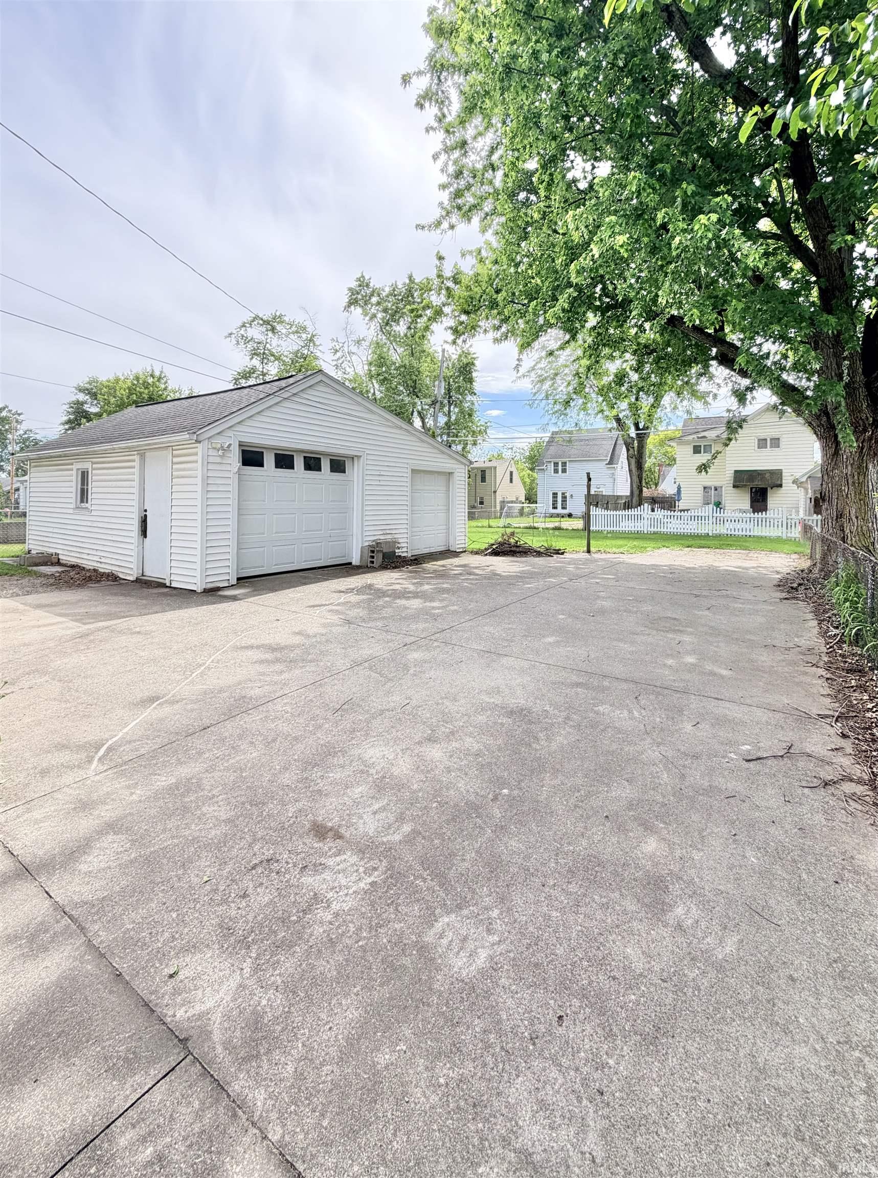 Photo 6 of 4812 Fairfield Avenue